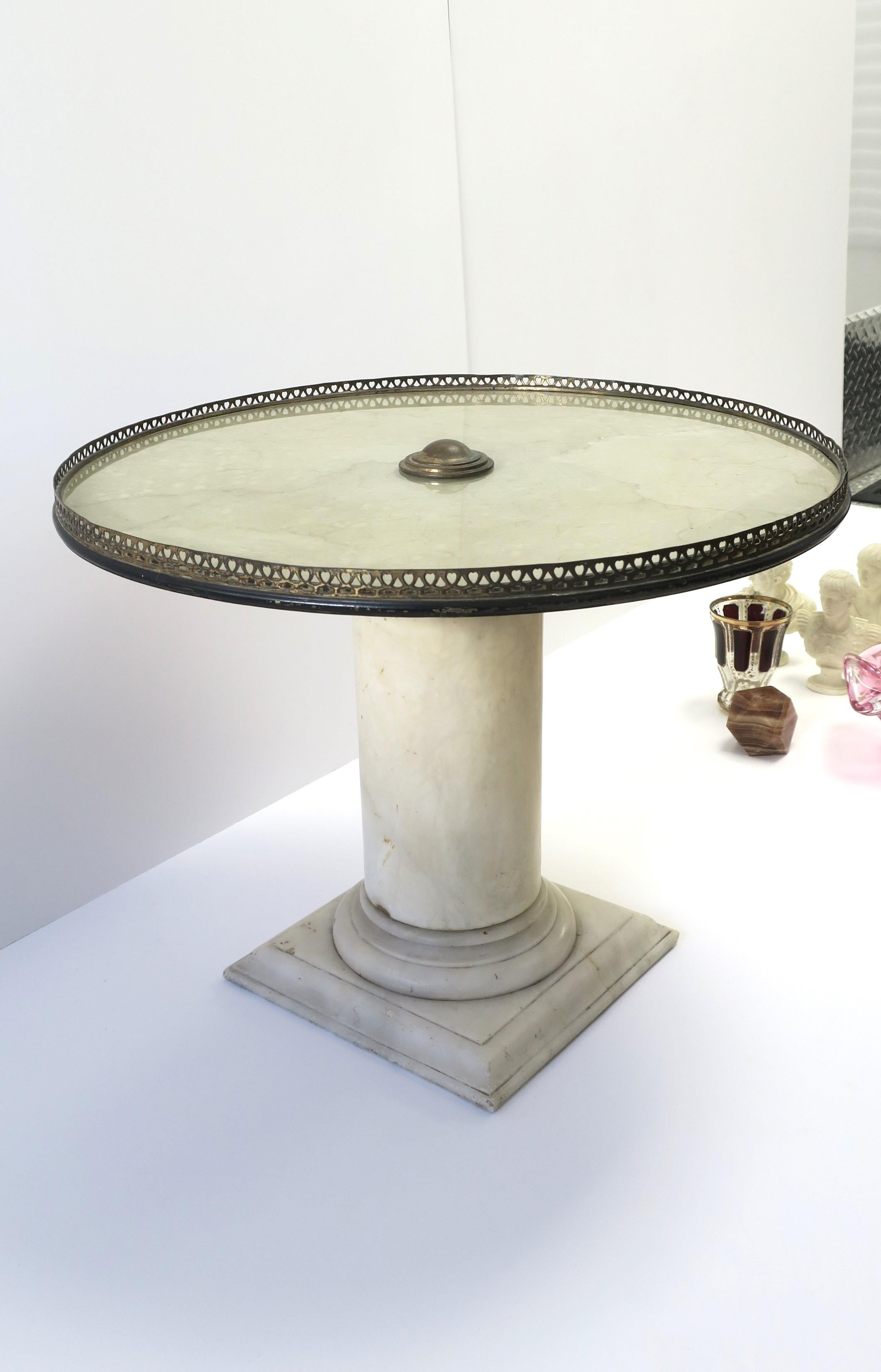 Italian Marble Neoclassical Style Column Side Drinks Cocktail Table In Good Condition In New York, NY