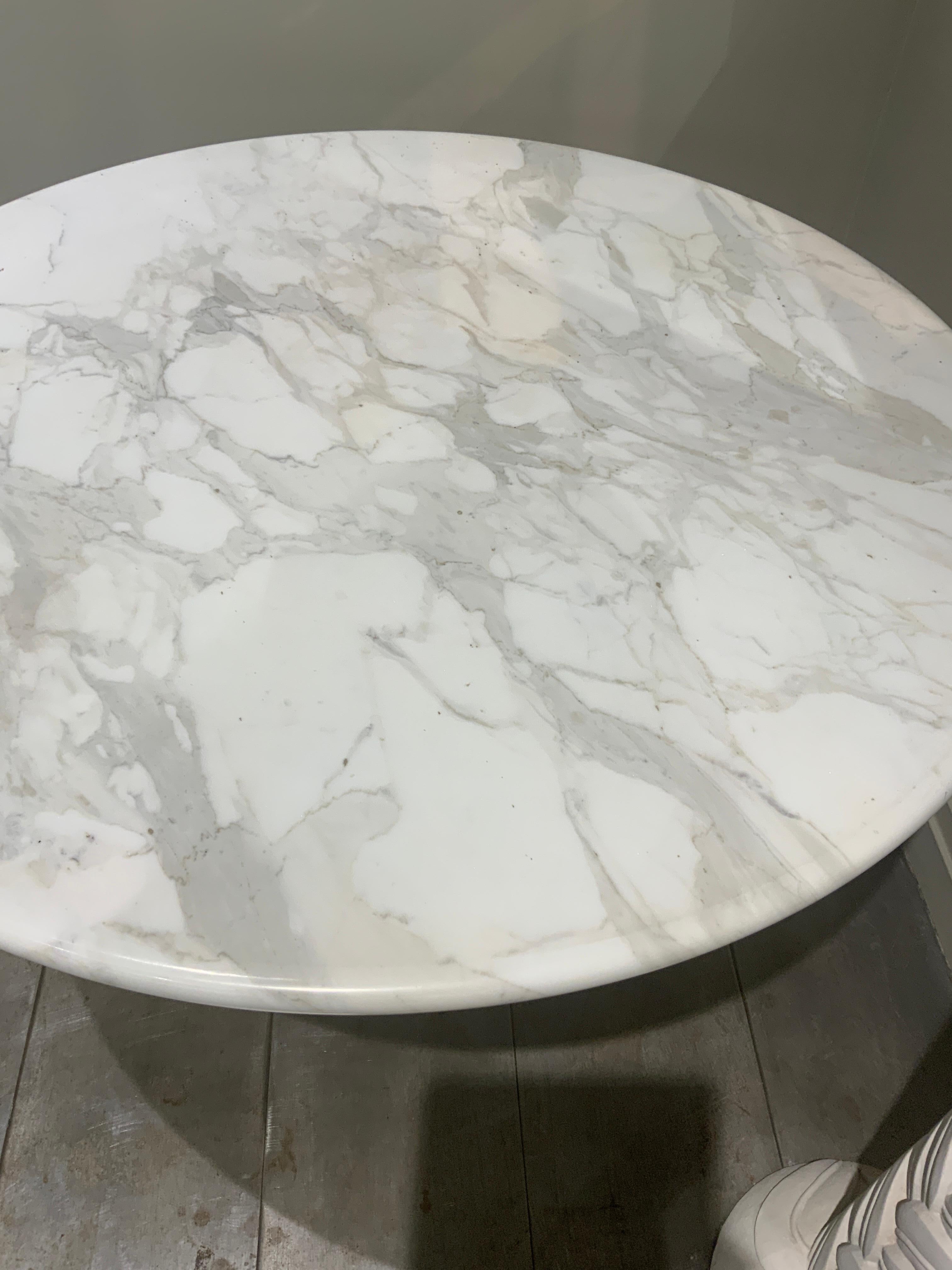 Late 20th Century Italian marble dining or center table circa 1980 For Sale