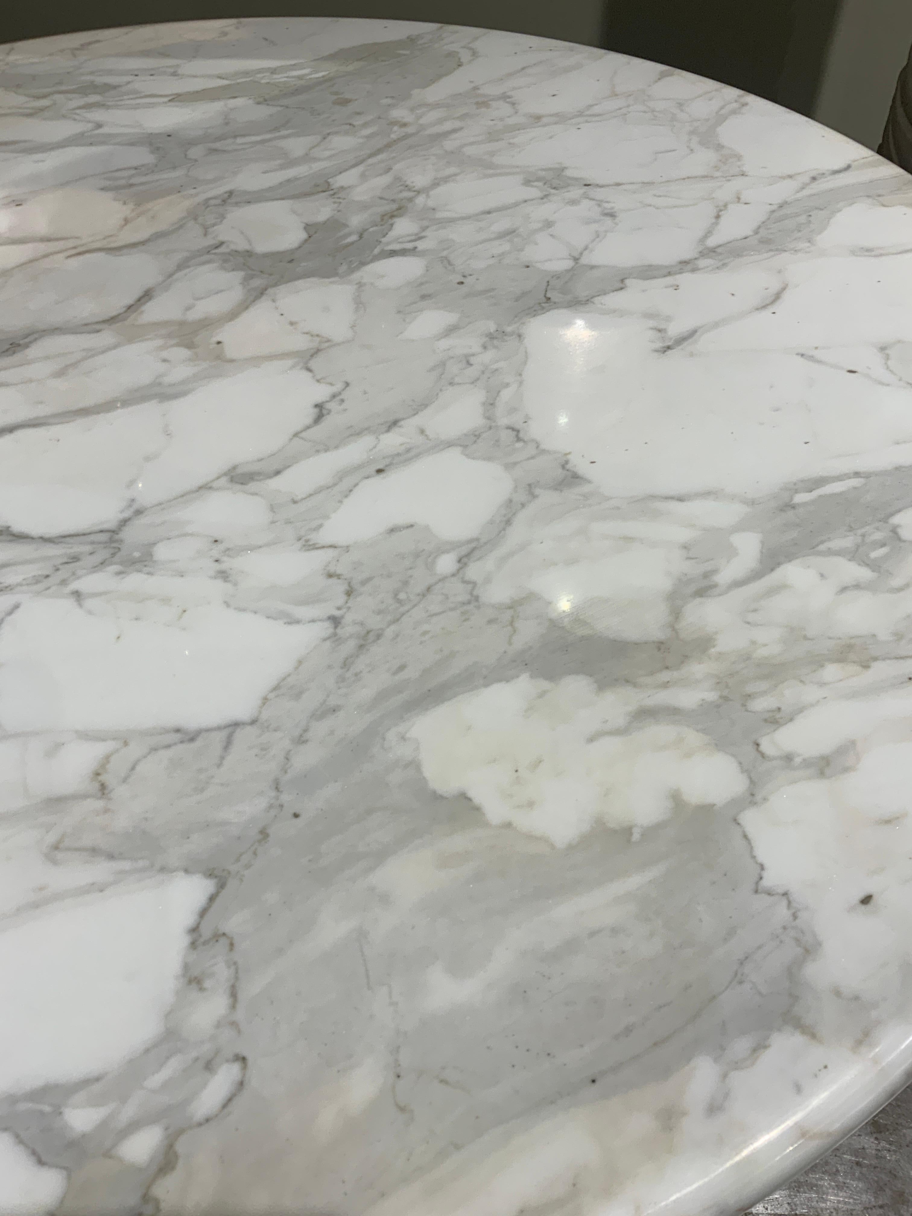 Statuary Marble Italian marble dining or center table circa 1980 For Sale
