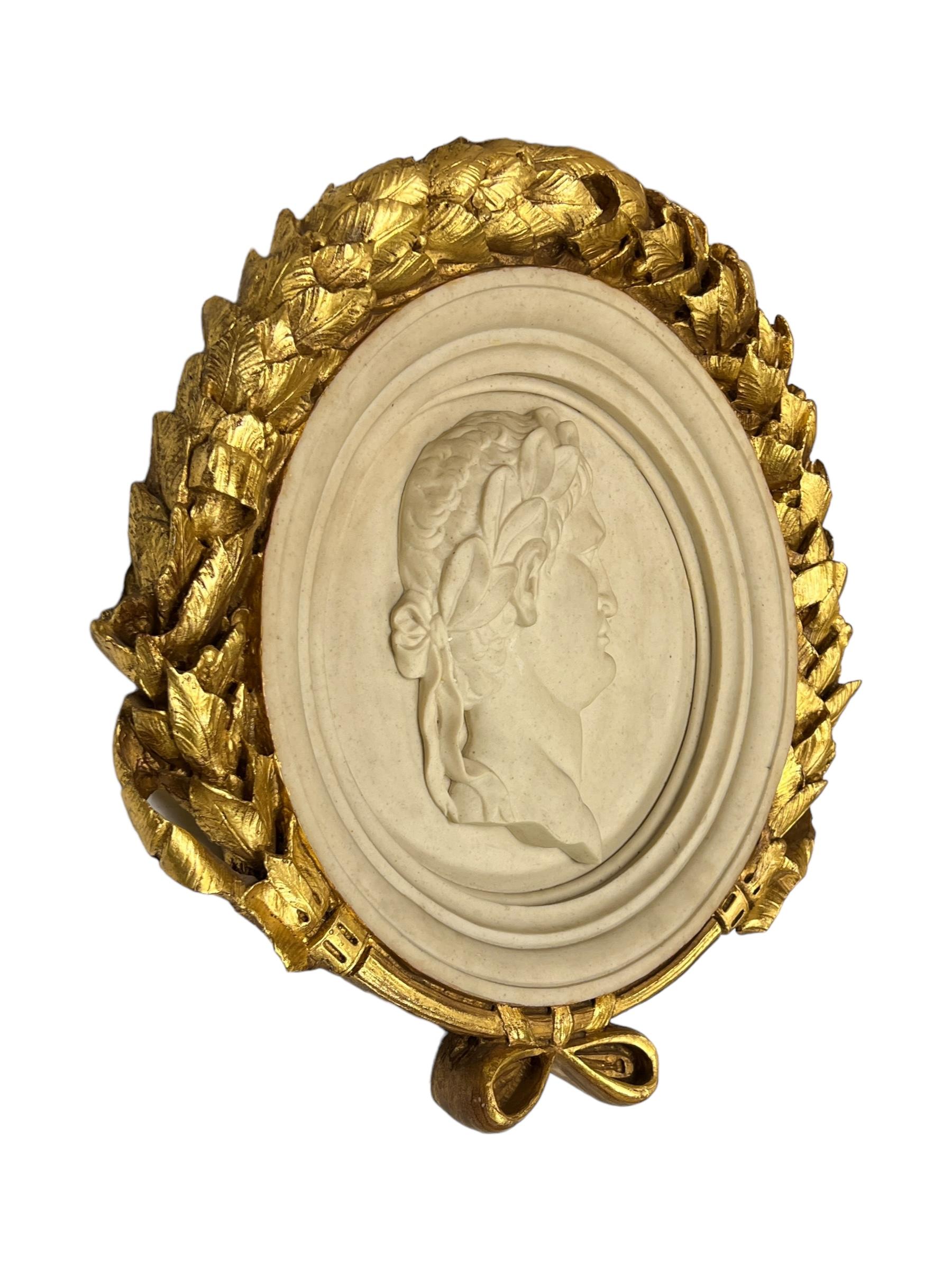 Grand Tour Relief italien en marbre de l'empereur romain avec cadre doré en vente