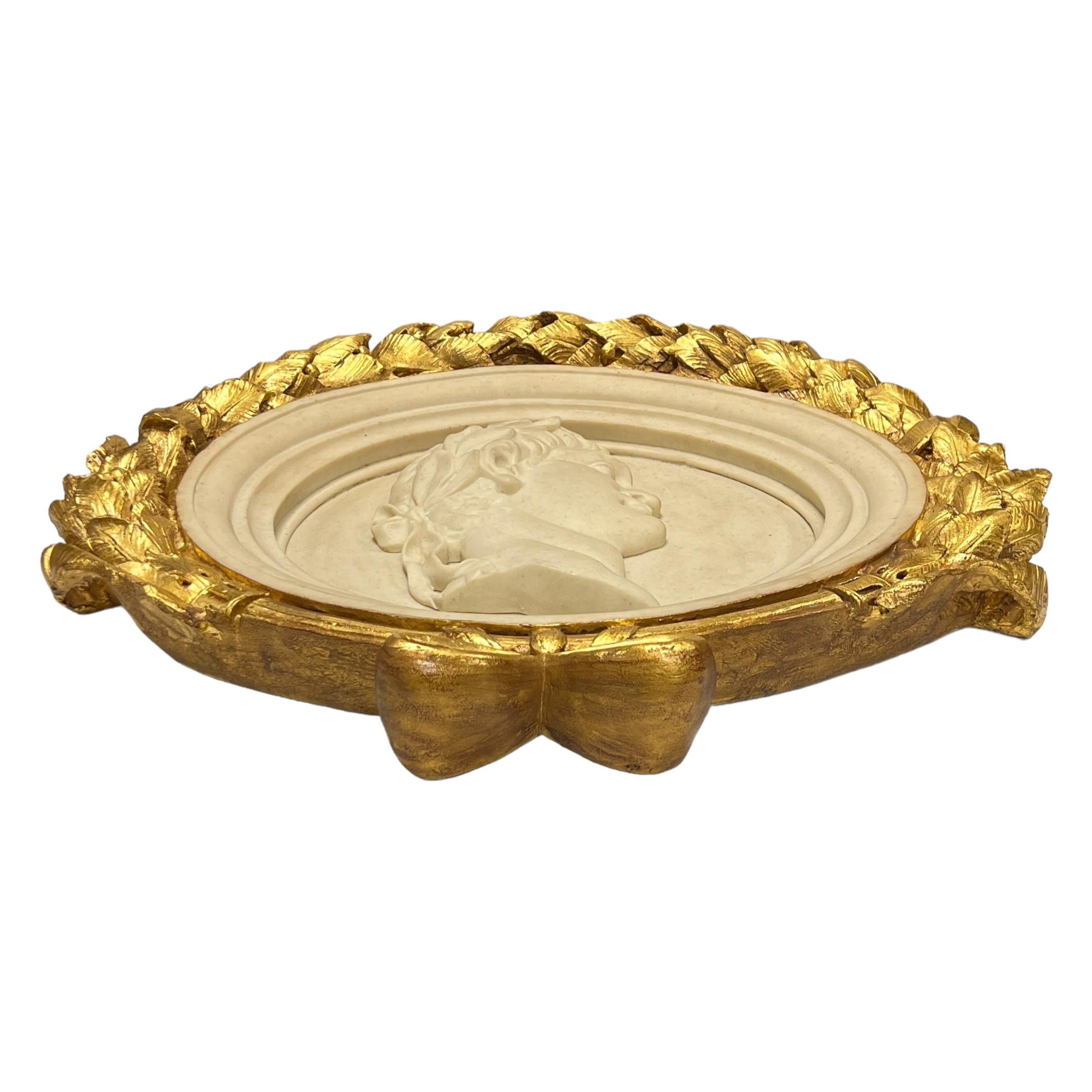 Marbre Relief italien en marbre de l'empereur romain avec cadre doré en vente