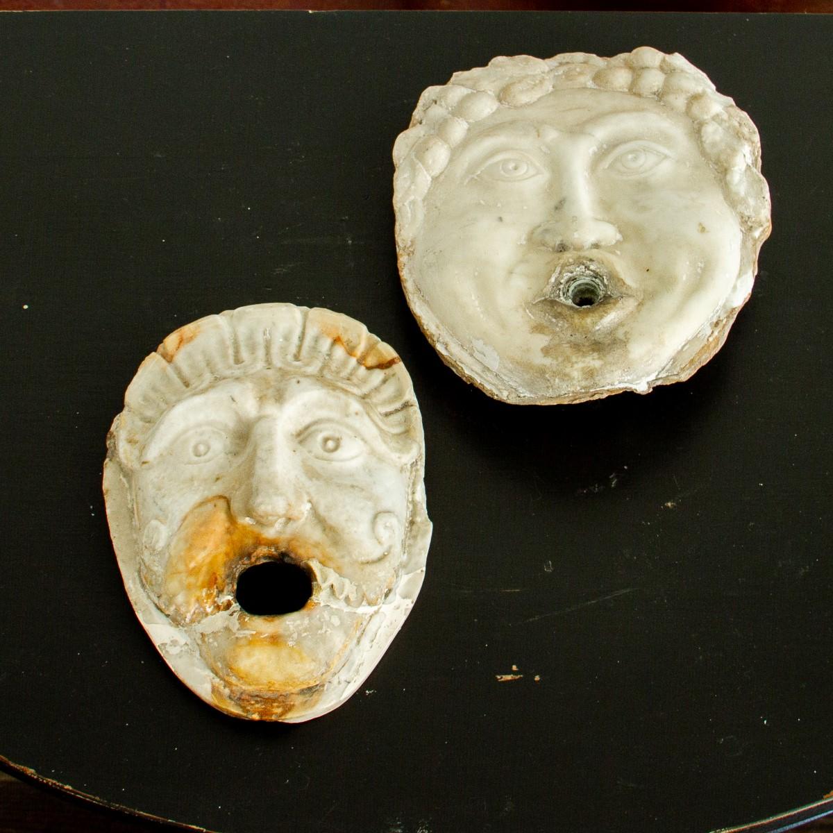 Italienische Brunnenmaske aus italienischem Marmor, um 1840 im Zustand „Relativ gut“ im Angebot in Donhead St Mary, Wiltshire