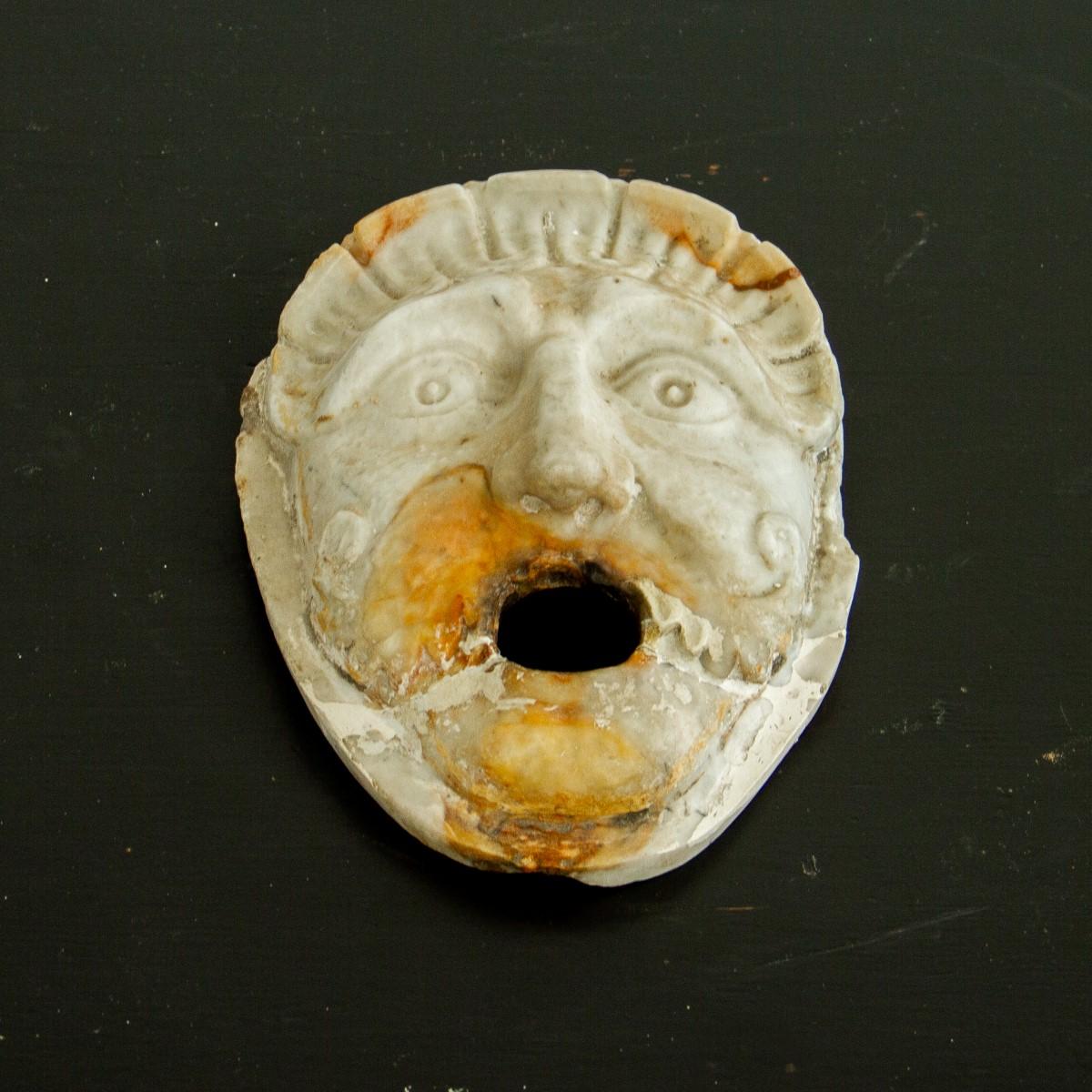 Italian Marble Fountain Mask, circa 1840 In Fair Condition In Donhead St Mary, Wiltshire