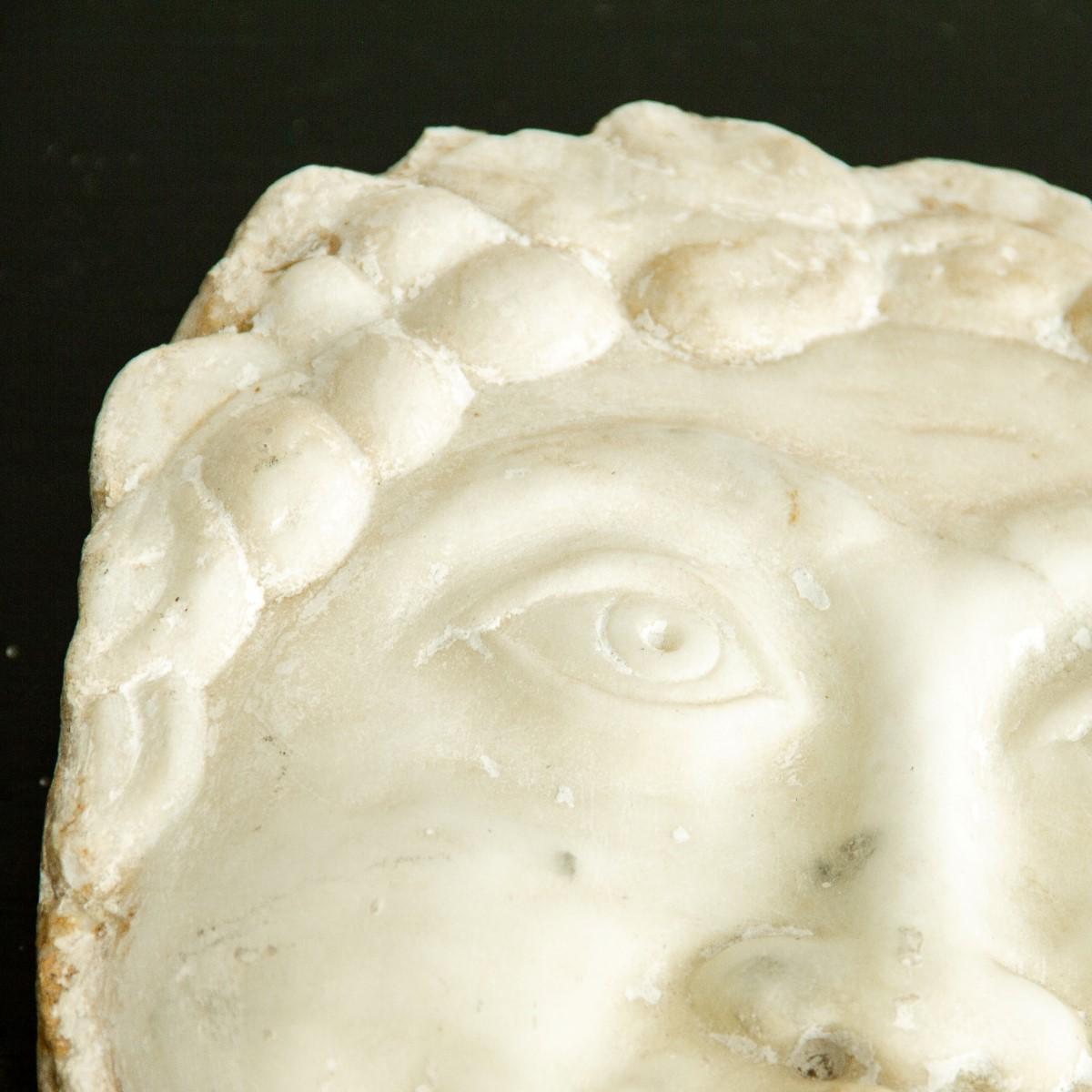 Italienische Brunnenmaske aus italienischem Marmor, um 1840 (19. Jahrhundert) im Angebot