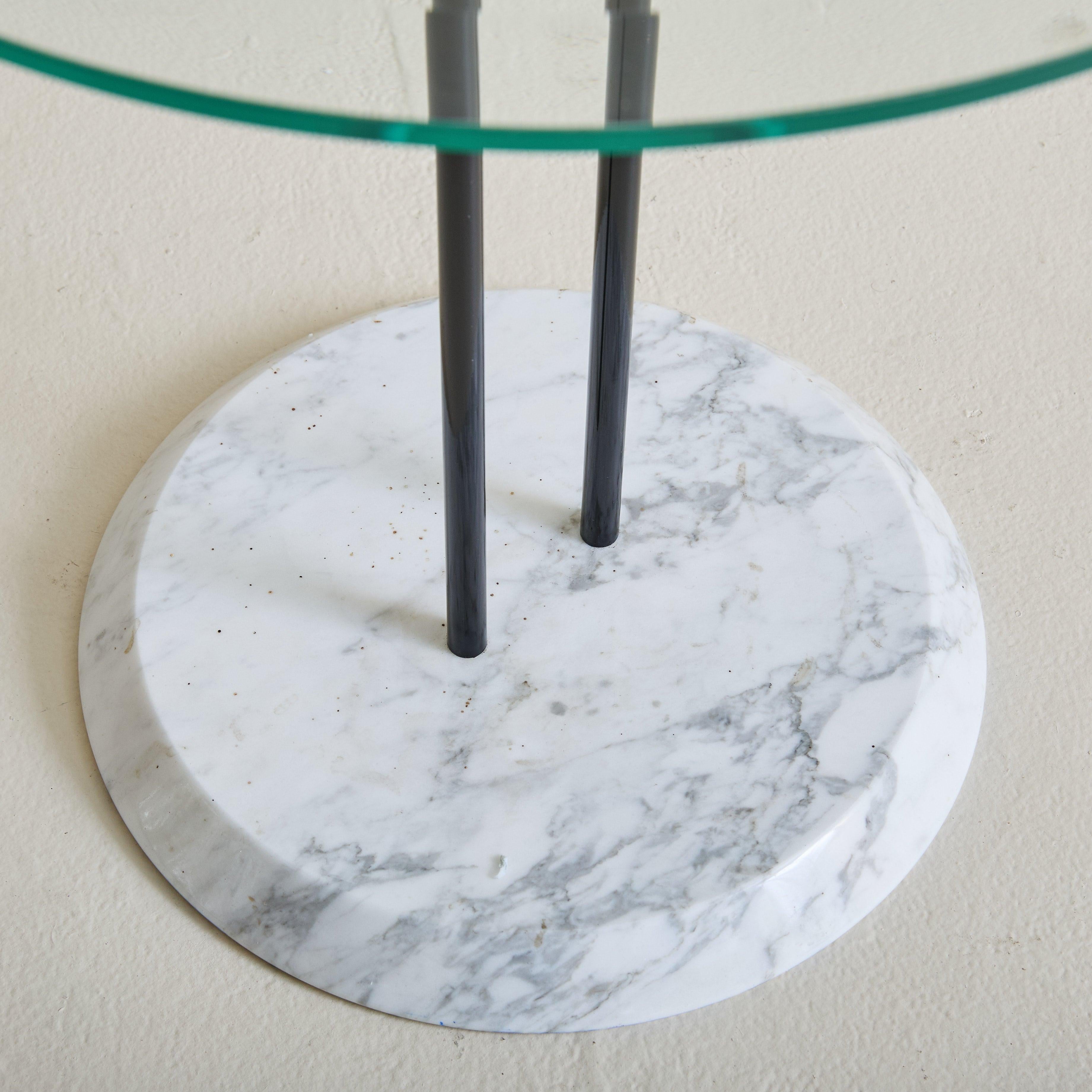Moderne Table d'appoint italienne en marbre et verre attribuée à Vico Magistretti pour Cattelan Italia, 1980 en vente