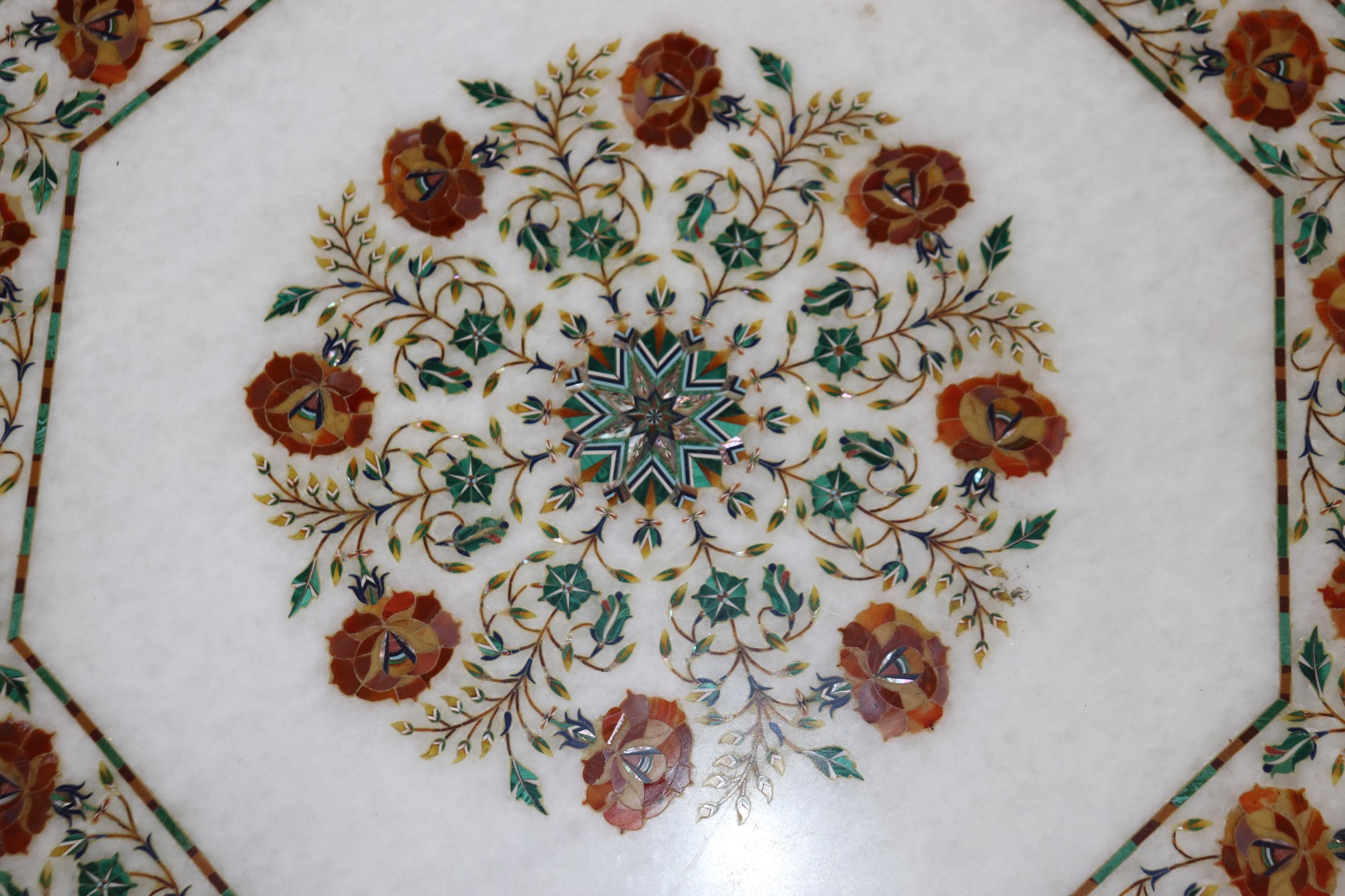 Achteckiger italienischer Pietra Dura-Schmiedeeisen-Beistelltisch mit Marmorintarsien, Pietra Dura, 1950 im Angebot 2