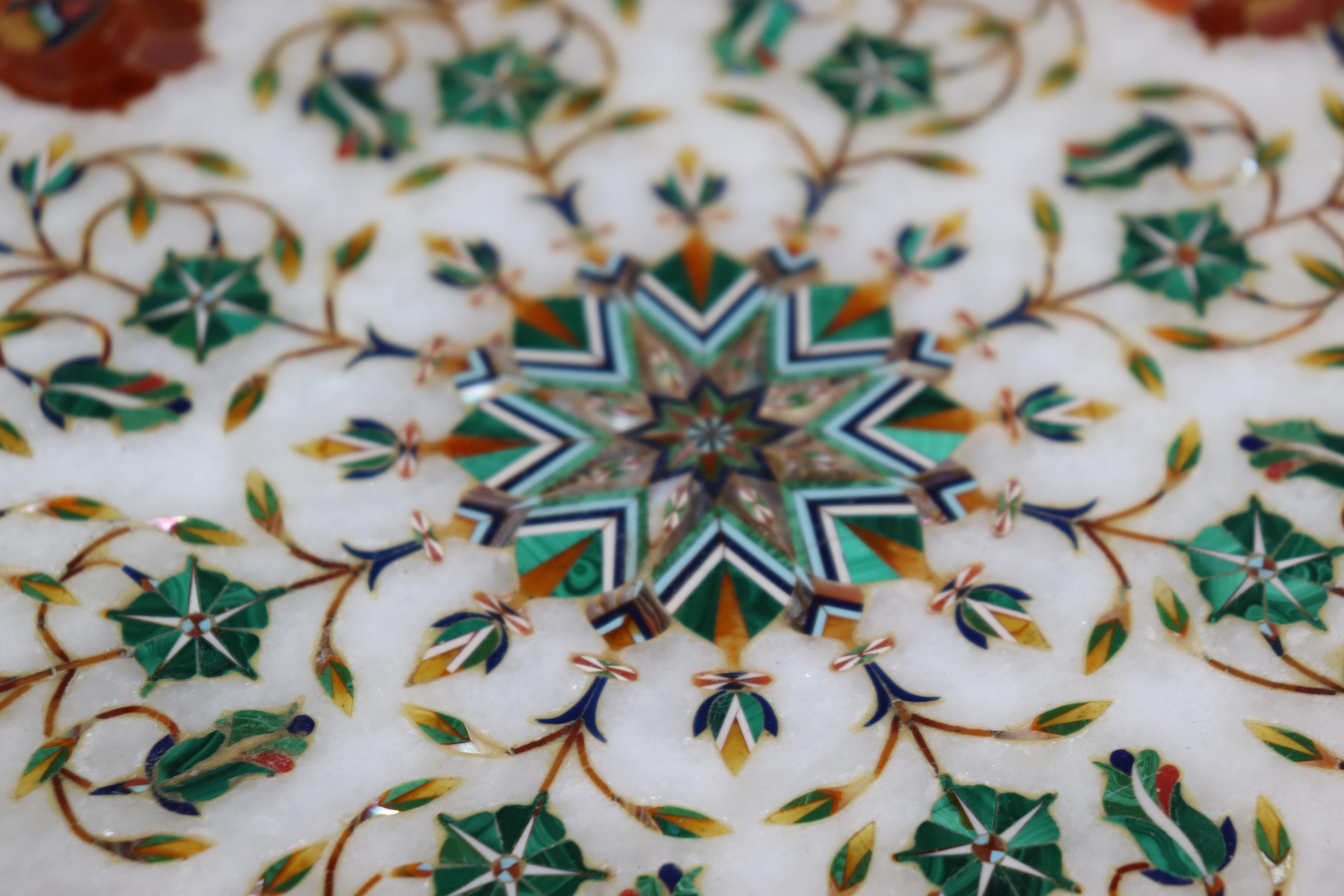 Achteckiger italienischer Pietra Dura-Schmiedeeisen-Beistelltisch mit Marmorintarsien, Pietra Dura, 1950 im Angebot 3