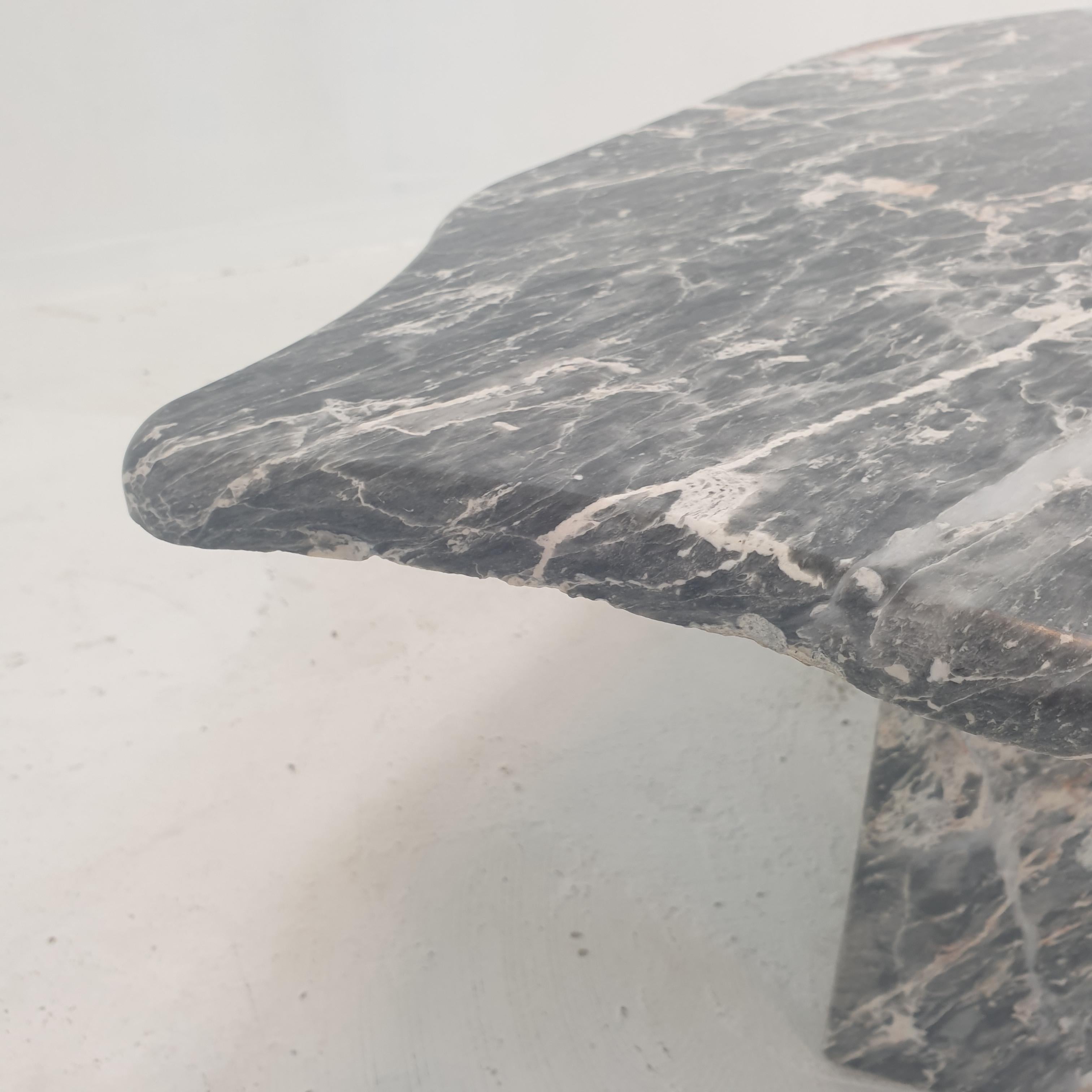 Table basse italienne en forme de feuille de marbre, années 1980 en vente 11