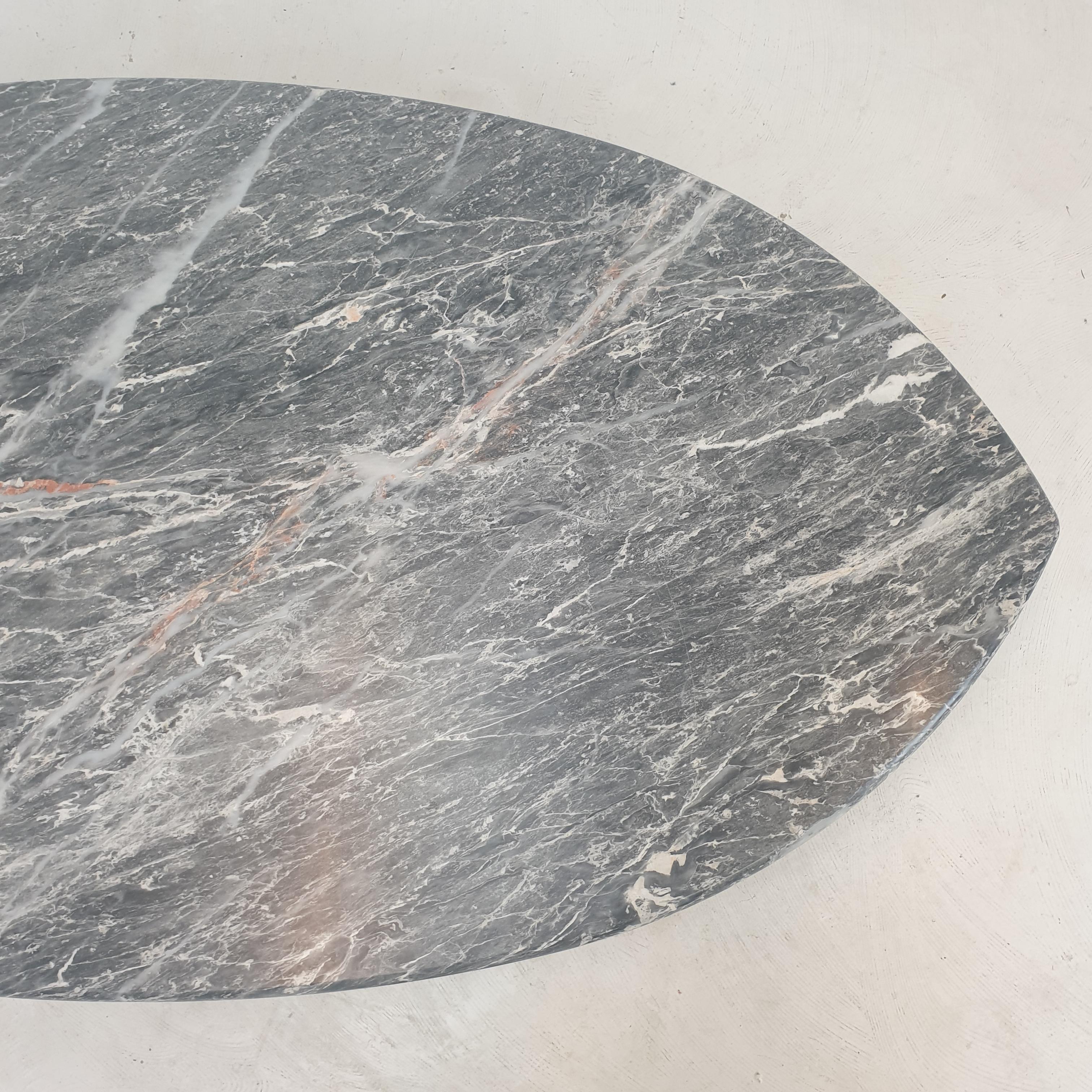 Table basse italienne en forme de feuille de marbre, années 1980 en vente 12