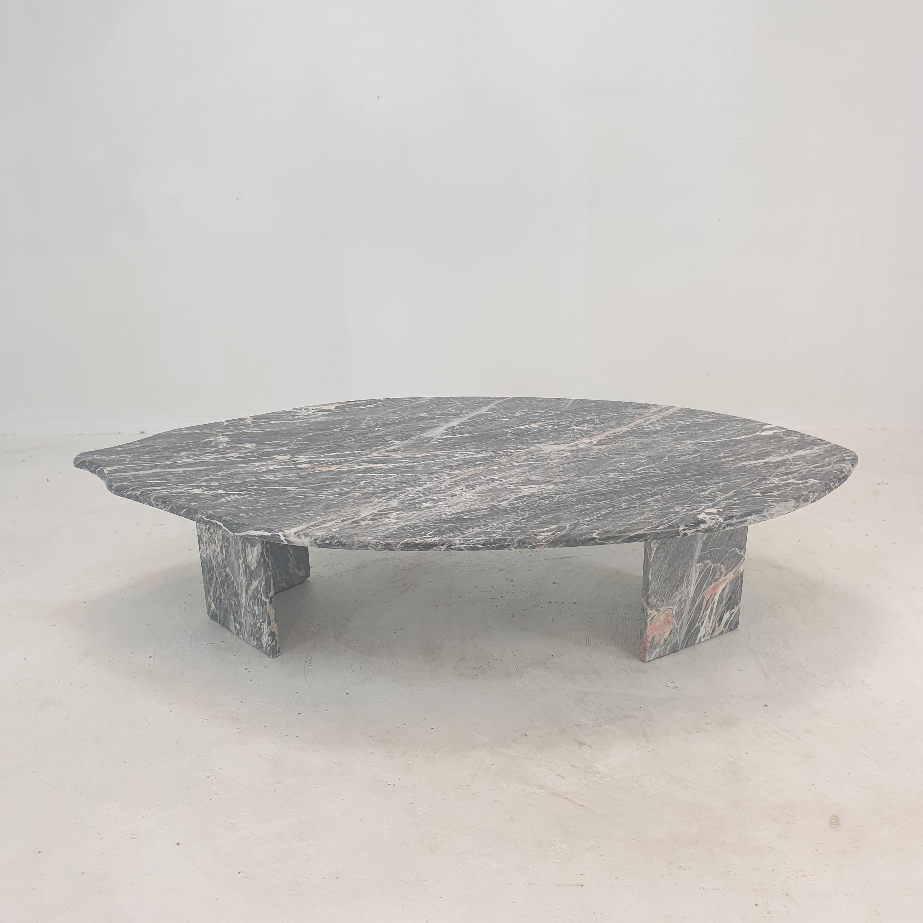 Mid-Century Modern Table basse italienne en forme de feuille de marbre, années 1980 en vente