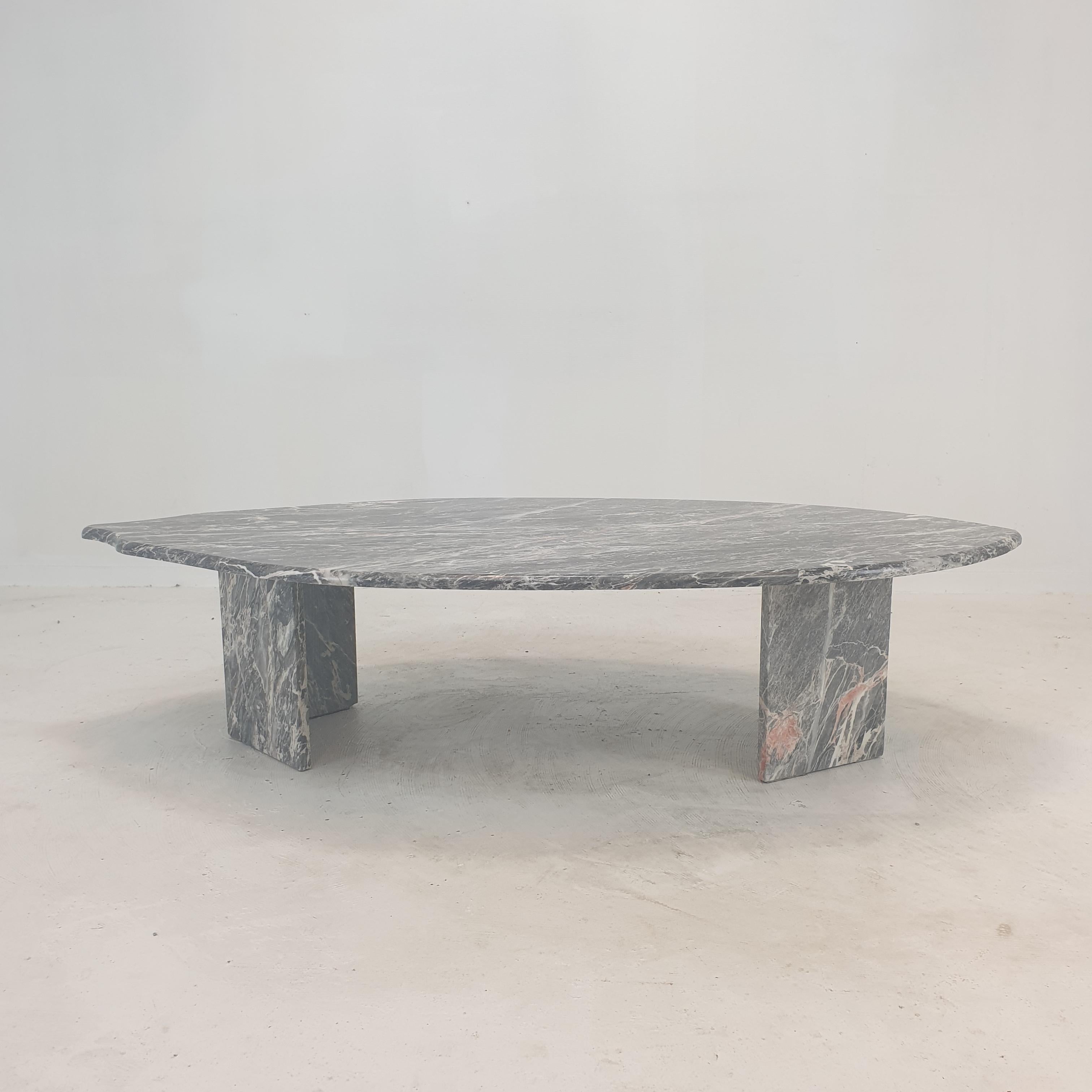 Fin du 20e siècle Table basse italienne en forme de feuille de marbre, années 1980 en vente
