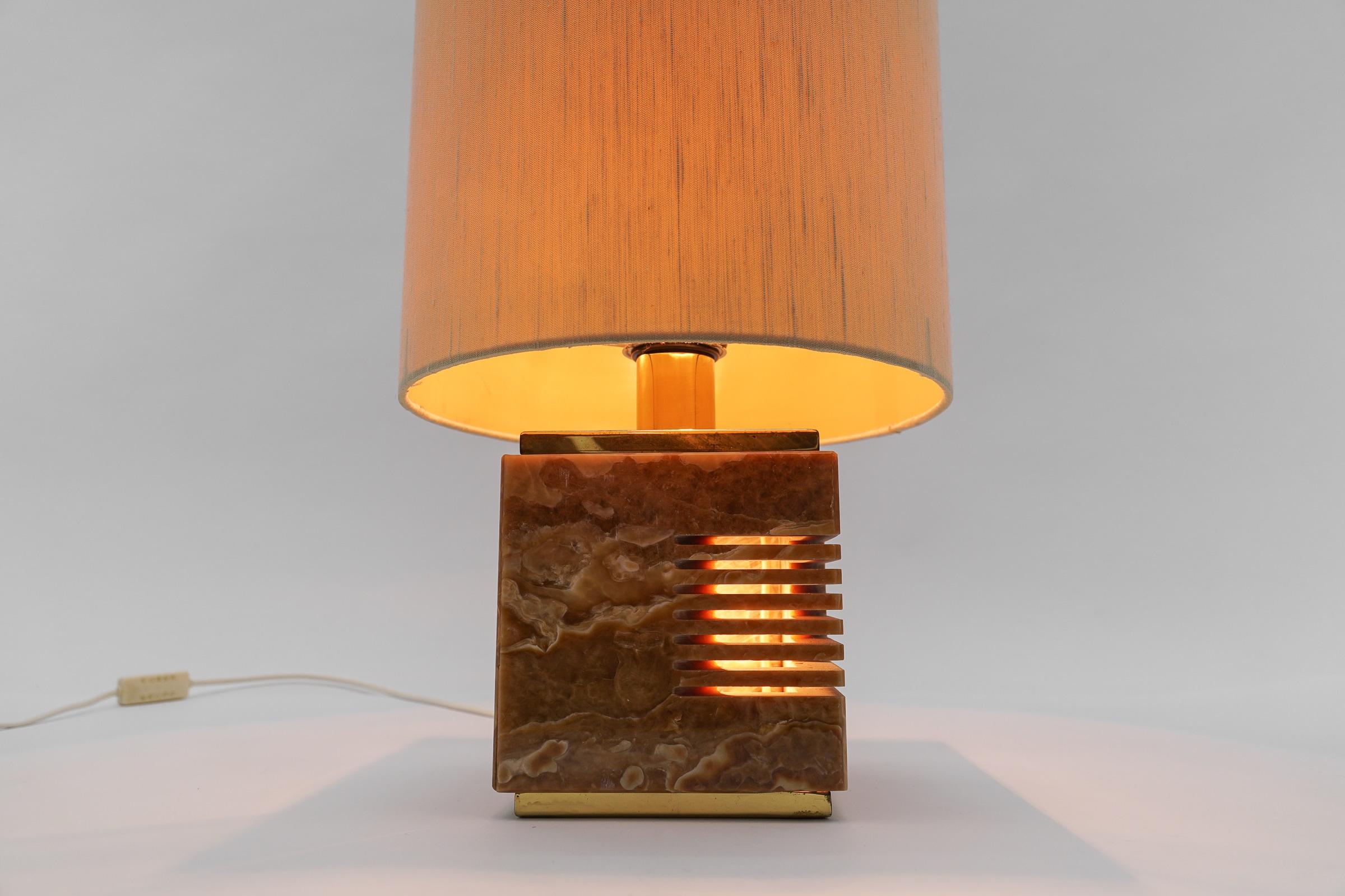 Italian Marble Mid-Century Modern Table Lamp, 1960s  For Sale 1