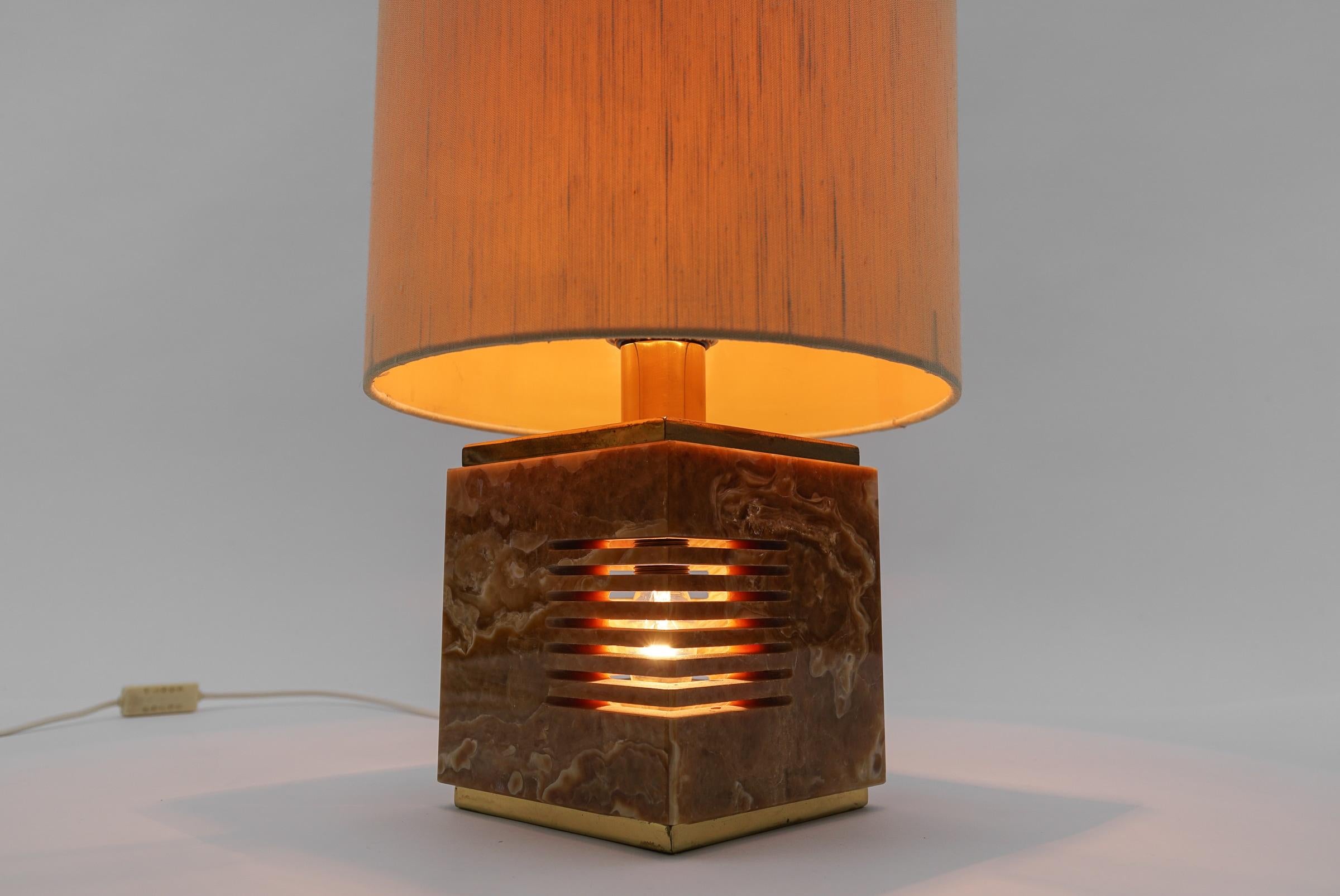 Lampe de bureau italienne en marbre de style mi-siècle moderne, années 1960  en vente 3