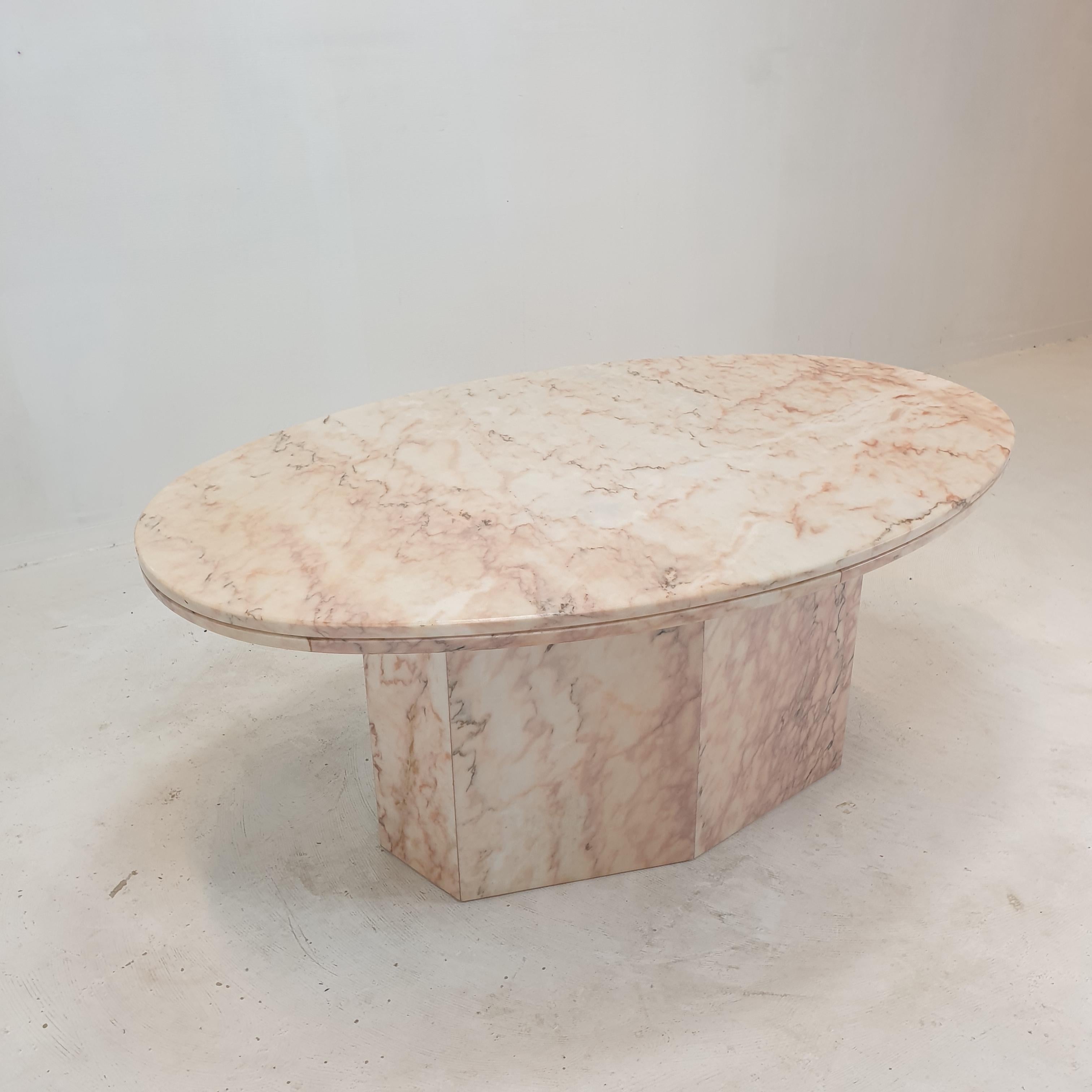 Italian Marble Oval Coffee Table, 1970's For Sale 2