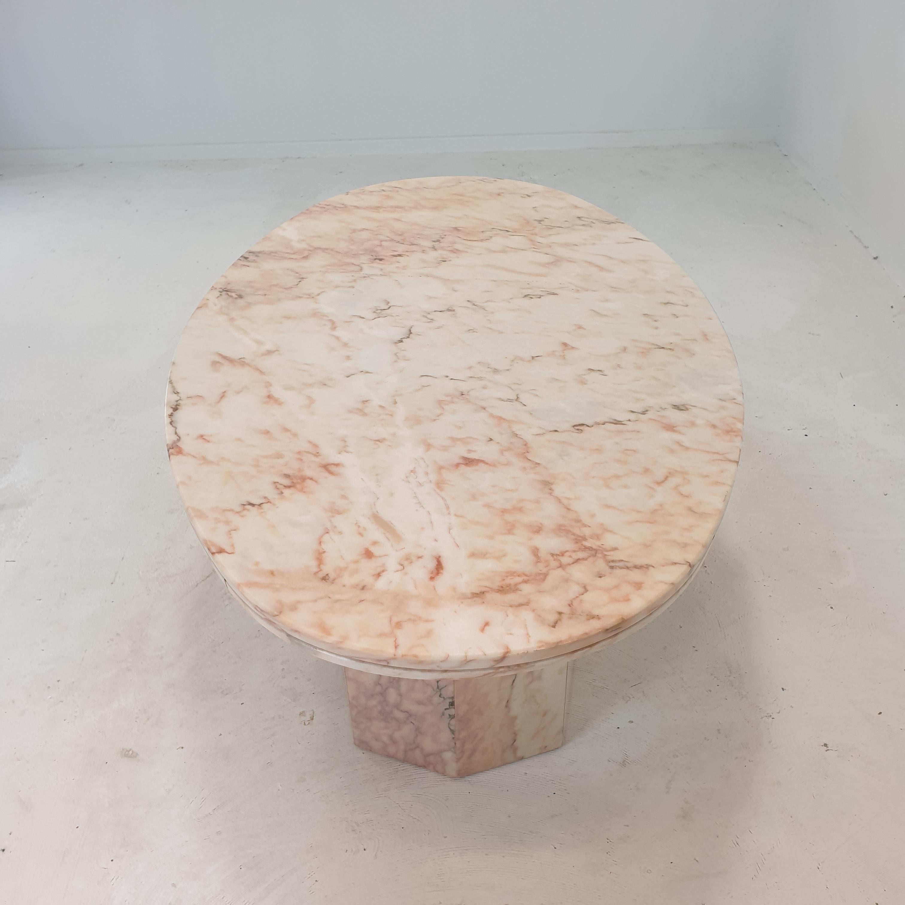 Italian Marble Oval Coffee Table, 1970's For Sale 1