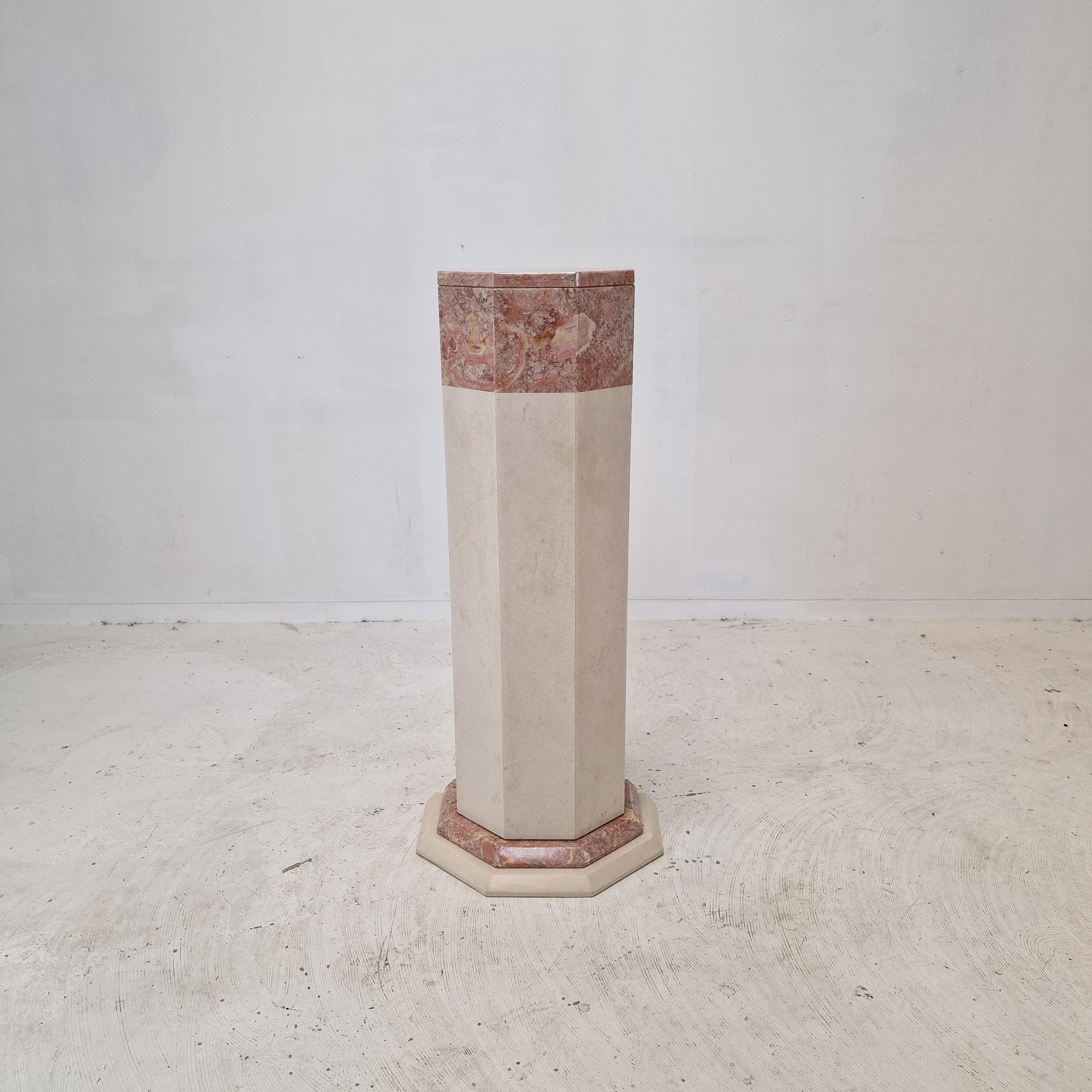 Italian pedestal, handcrafted out of marble, fabricated in the 1980s.
It can be used inside or outside the house.

It is made of beautiful marble.
Please take notice of the very nice patterns.

It has the normal traces of use, see the pictures.  