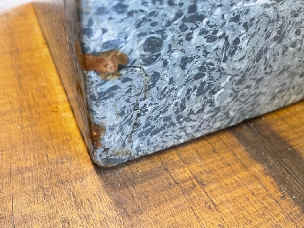 Piédestal en marbre italien avec décorations en or et en bronze, début du 20ème siècle 3