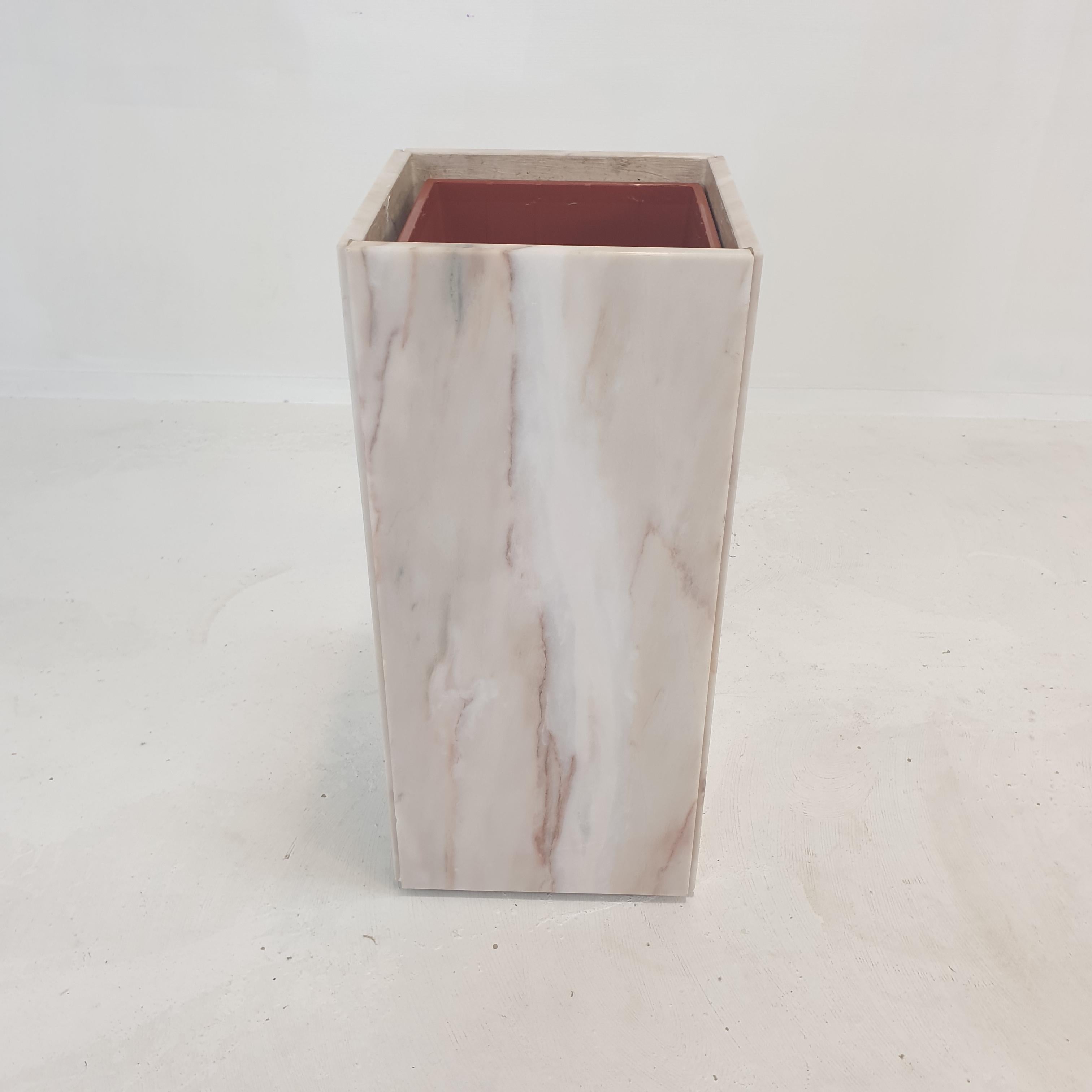 Italian Marble Planter or Pedestal with Light, 1970's In Good Condition For Sale In Oud Beijerland, NL