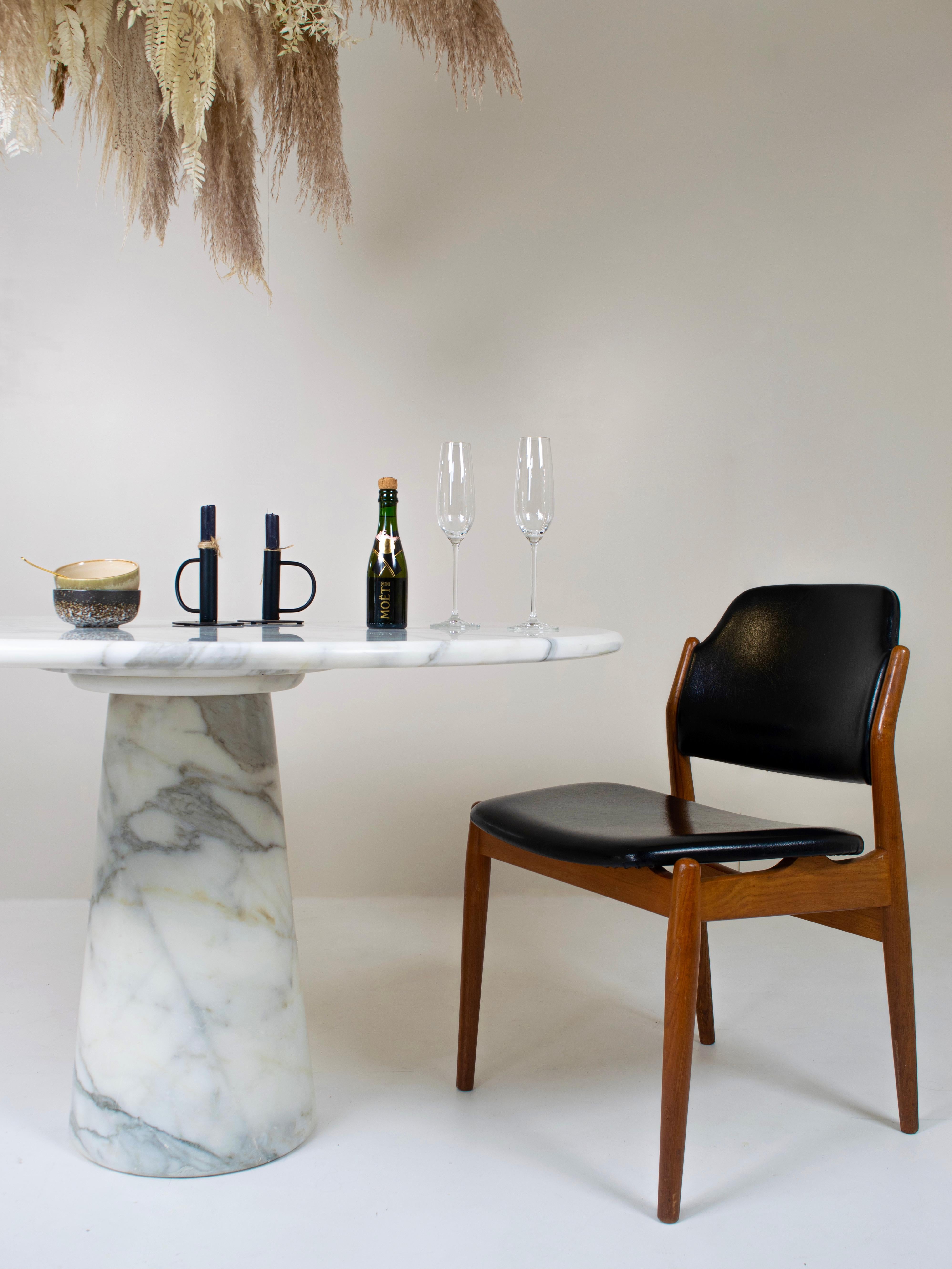 Italian Marble Round Dining Table in the Style of Angelo Mangiarotti, 1970s 7