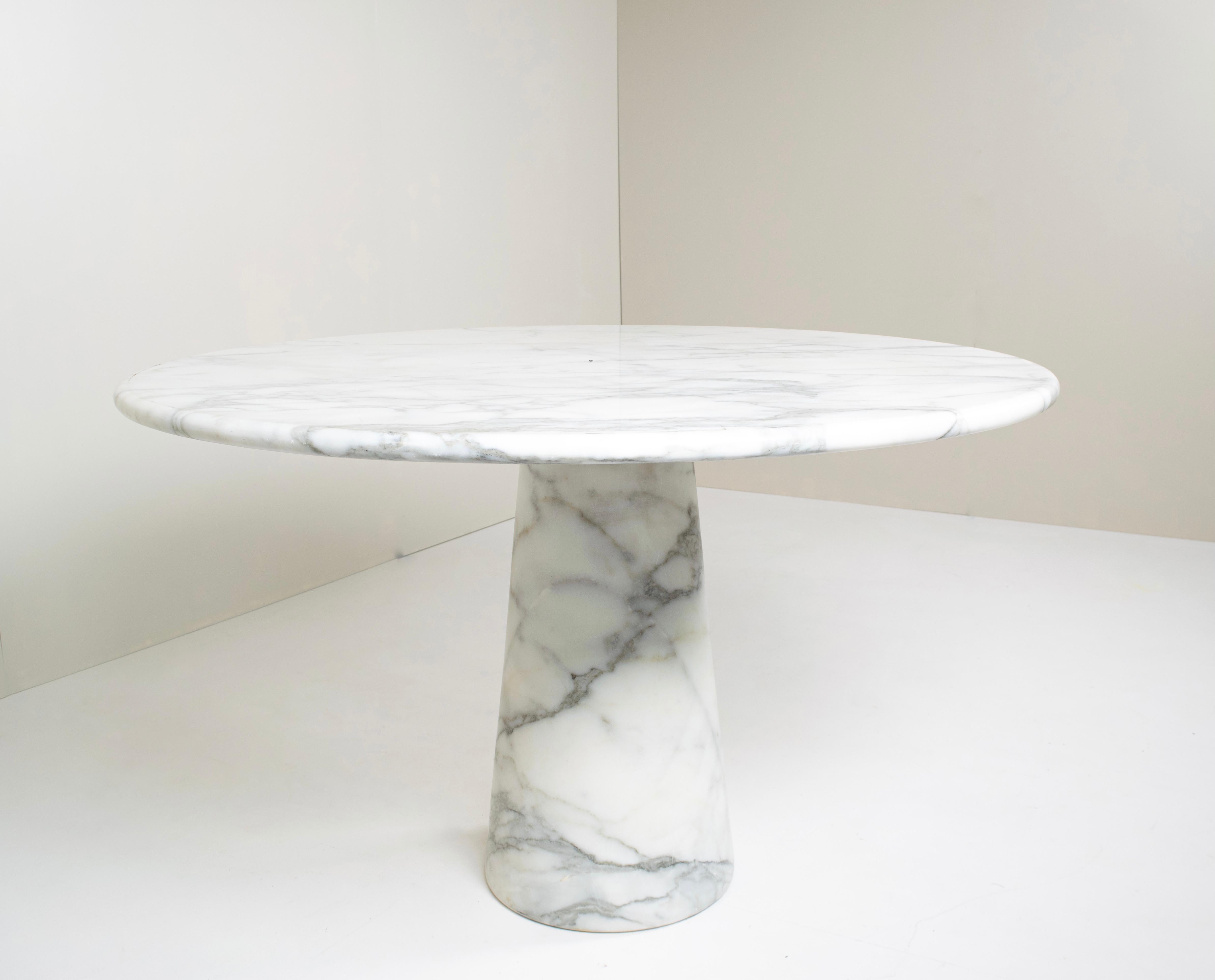 Italian Marble Round Dining Table in the Style of Angelo Mangiarotti, 1970s In Good Condition In Hellouw, NL