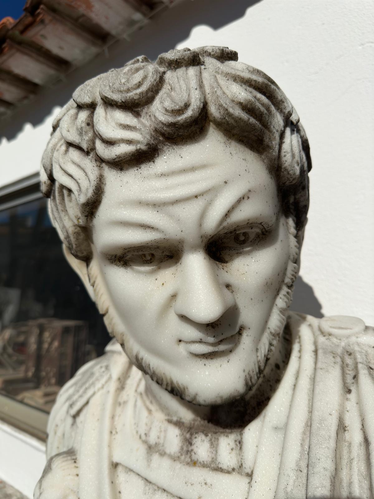Sculpté à la main Sculpture italienne en marbre Début du 20ème siècle en vente