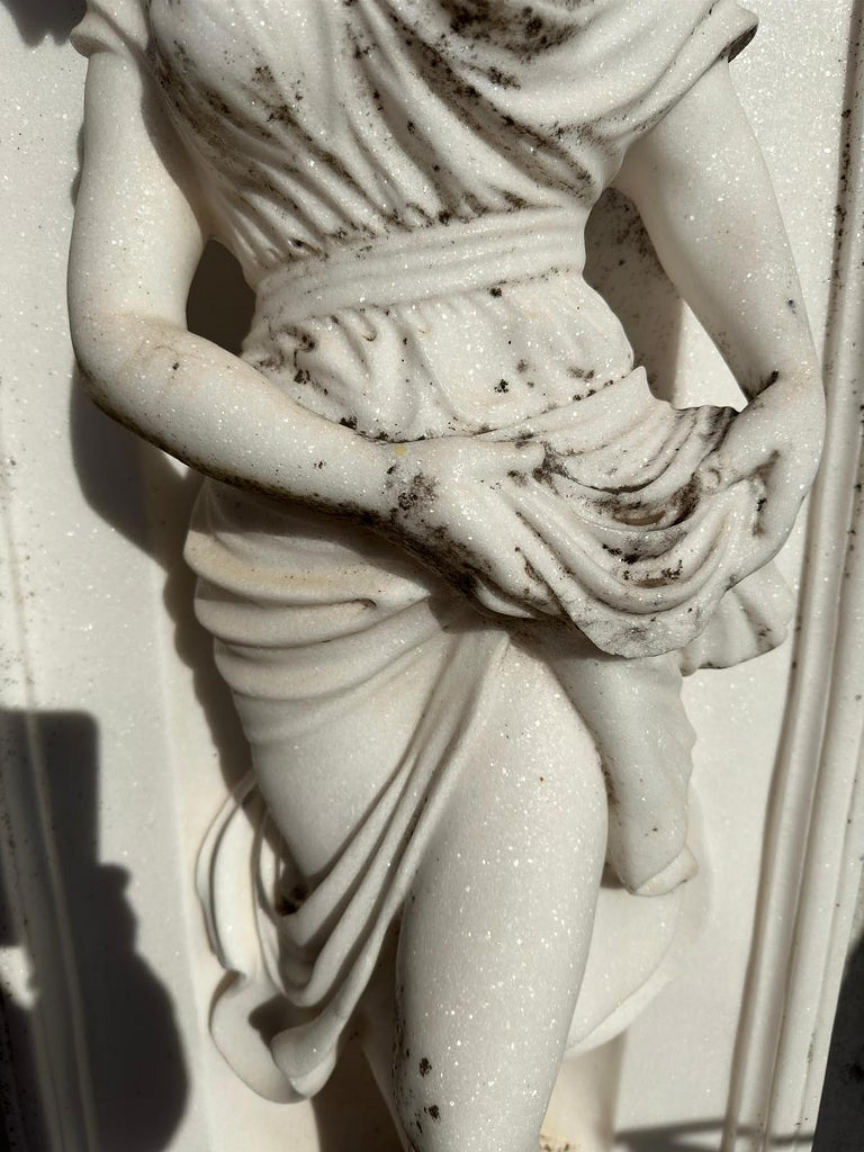 Escultura italiana de mármol de principios del siglo XX H: 180cm Moderno en venta