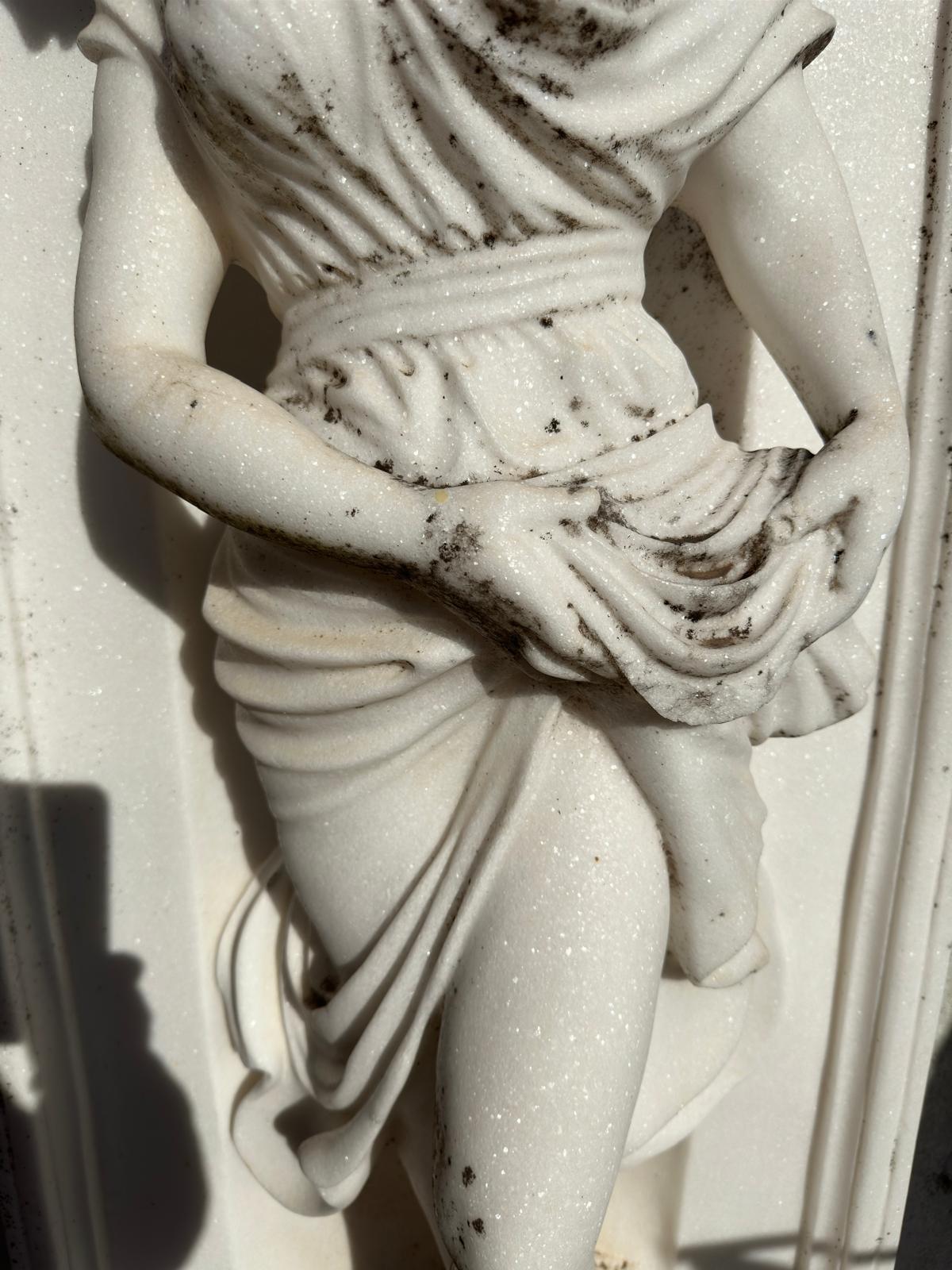 Intagliato a mano Scultura italiana in marmo dei primi del Novecento H. H. 180 cm in vendita