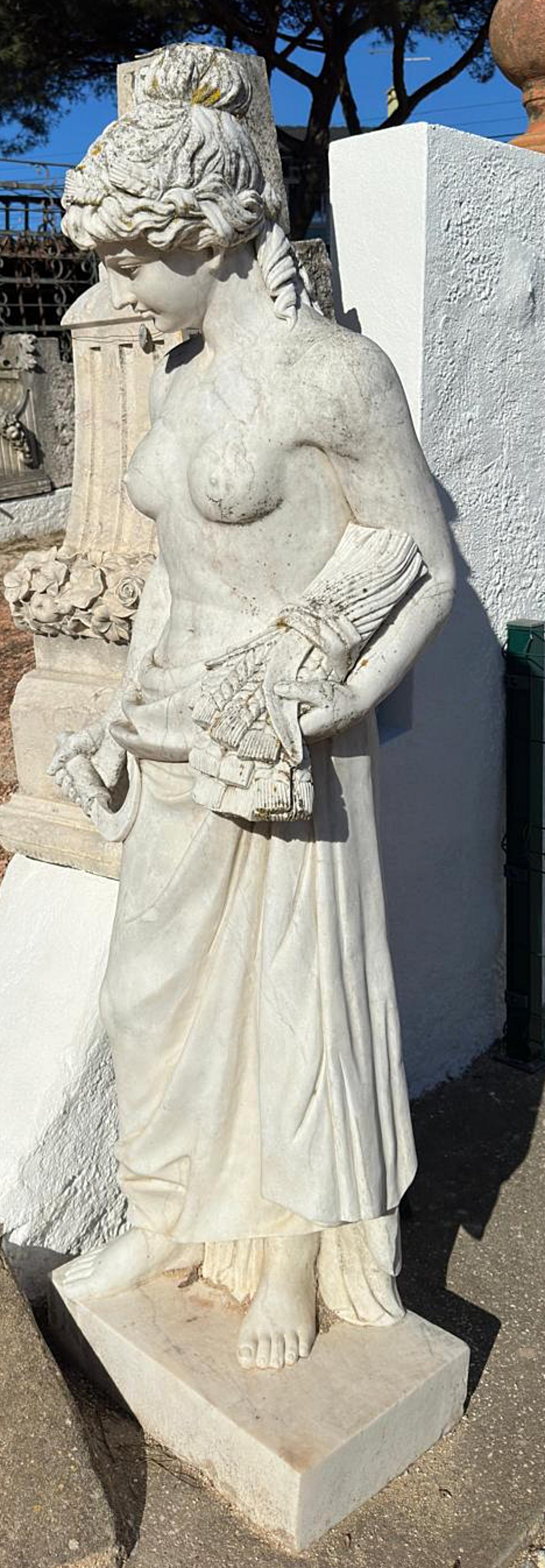 Italienische Marmorskulptur des frühen 20. Jahrhunderts

Marmor
200cm x 65cm
guter Originalzustand