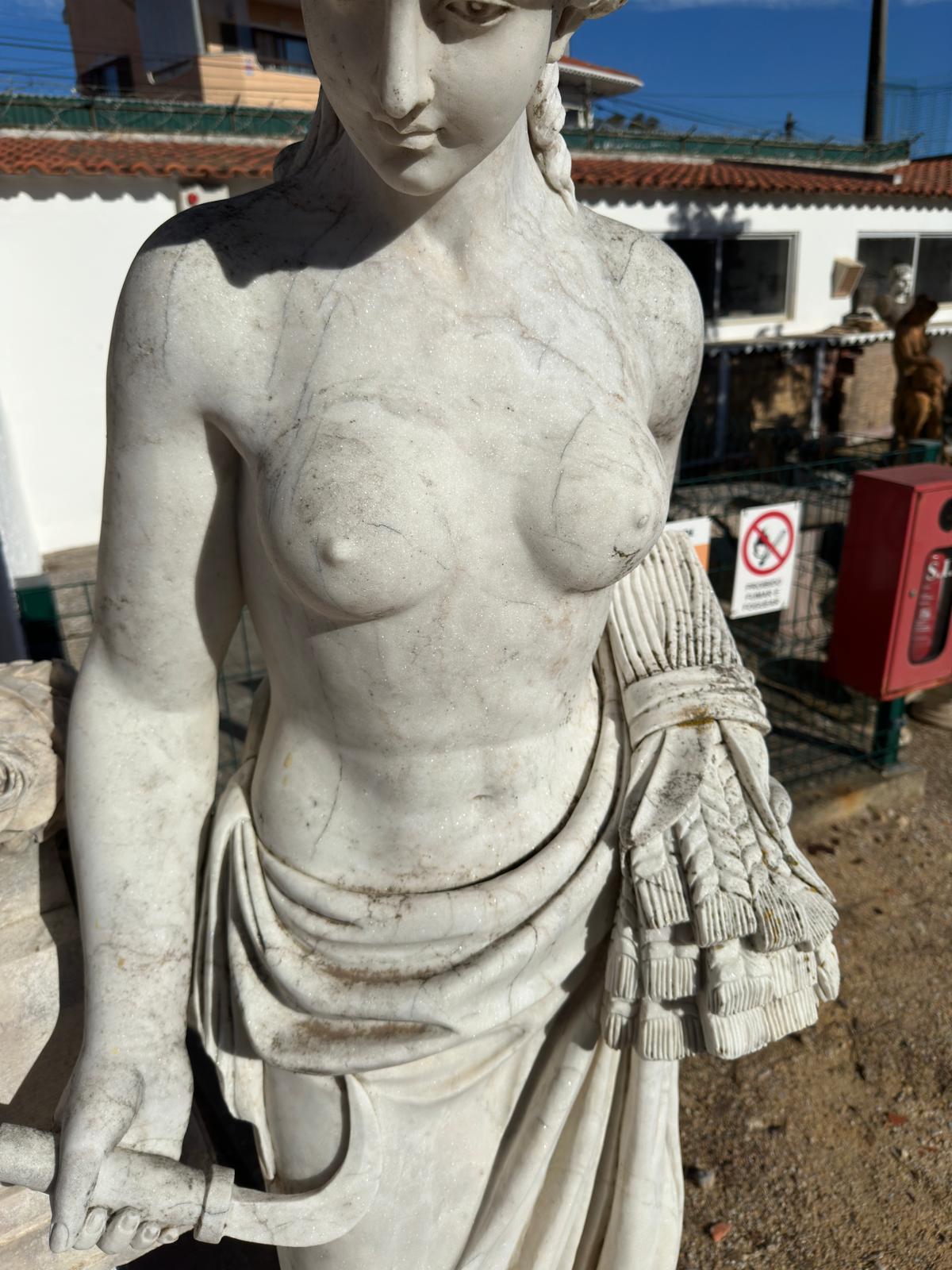Italienische Marmorskulptur des frühen 20. Jahrhunderts, H: 200 cm im Zustand „Gut“ in Madrid, ES