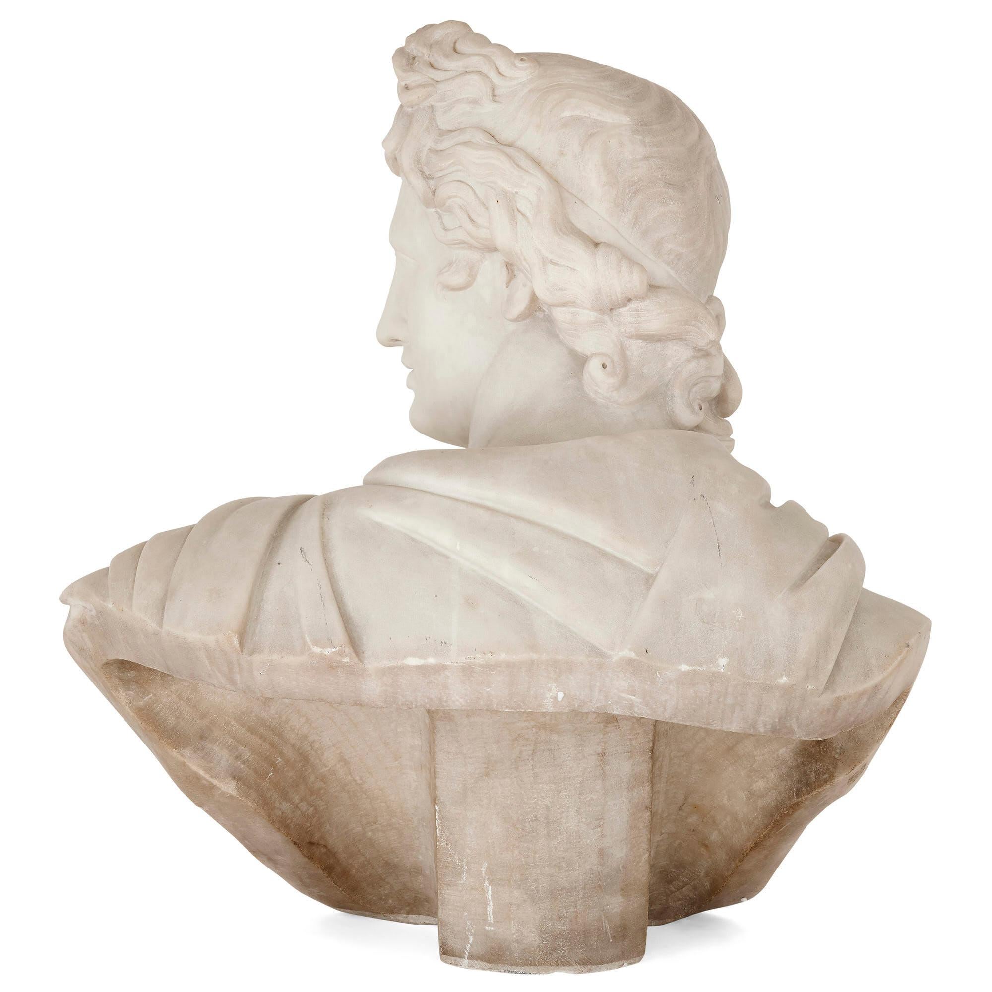 Sculpture italienne d'Apollon en marbre en vente 1
