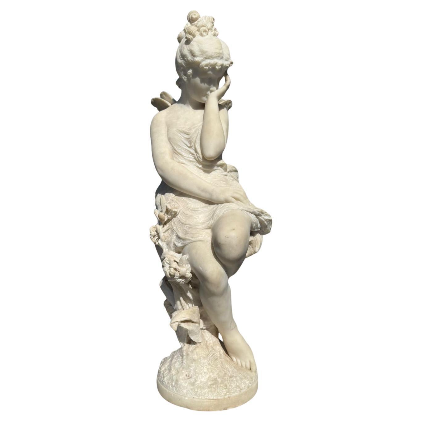 Magnífica escultura italiana de mármol de Psique, realizada hacia 1900. Esta exquisita pieza capta la belleza y la gracia clásicas asociadas a la figura mitológica de Psique, plasmadas en mármol fino con una excepcional atención al detalle.

La