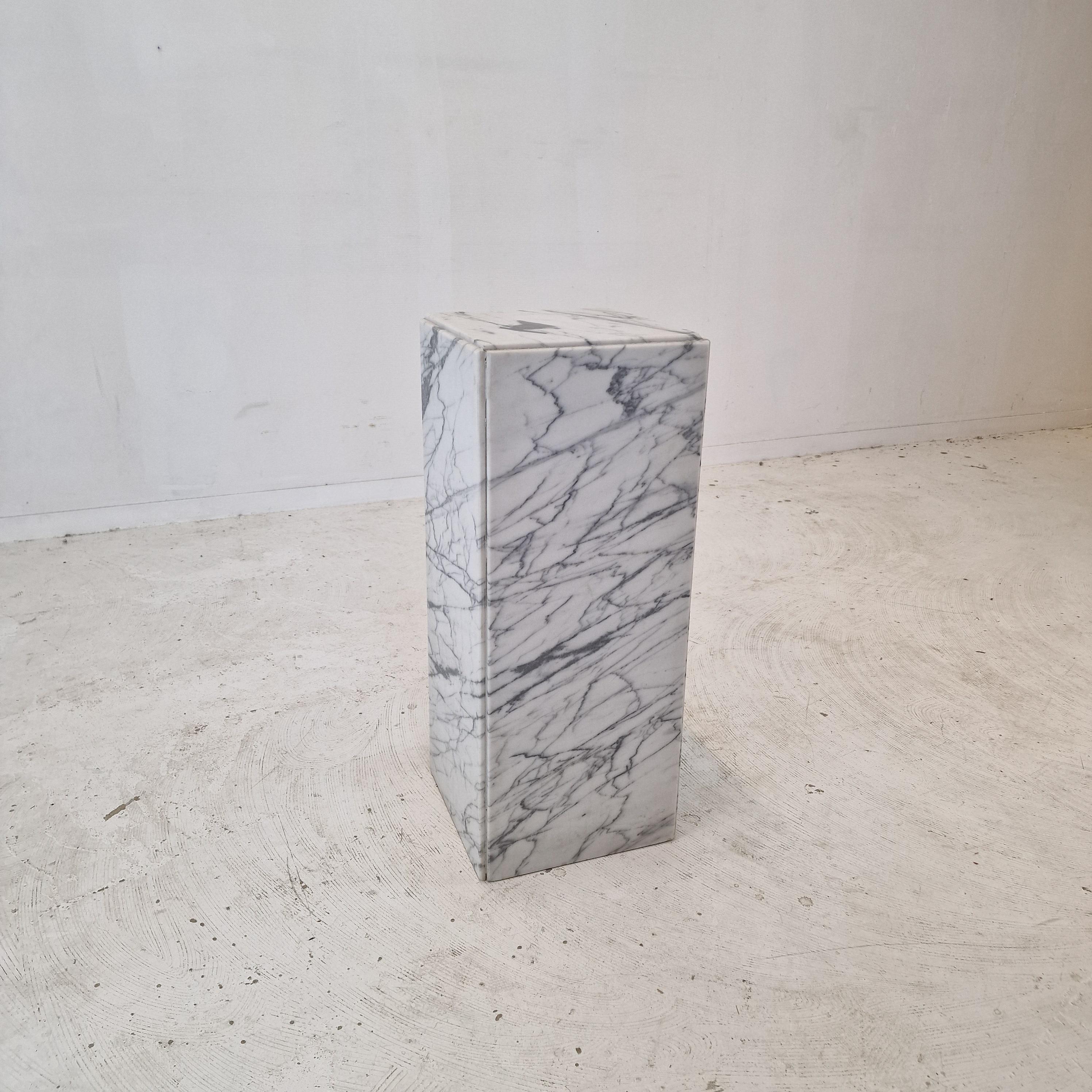 Mid-Century Modern Italian Marble Side Table or Pedestal, 1970s For Sale