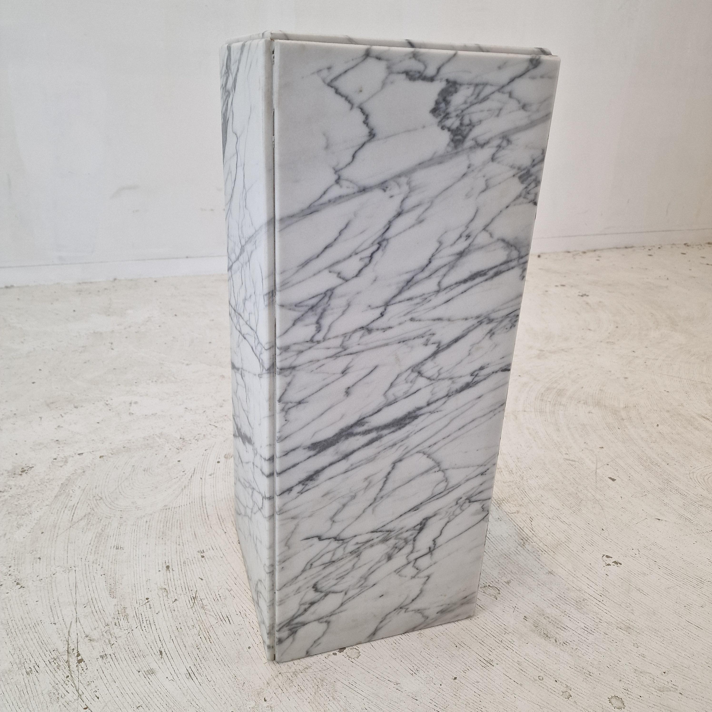 Italian Marble Side Table or Pedestal, 1970s For Sale 1