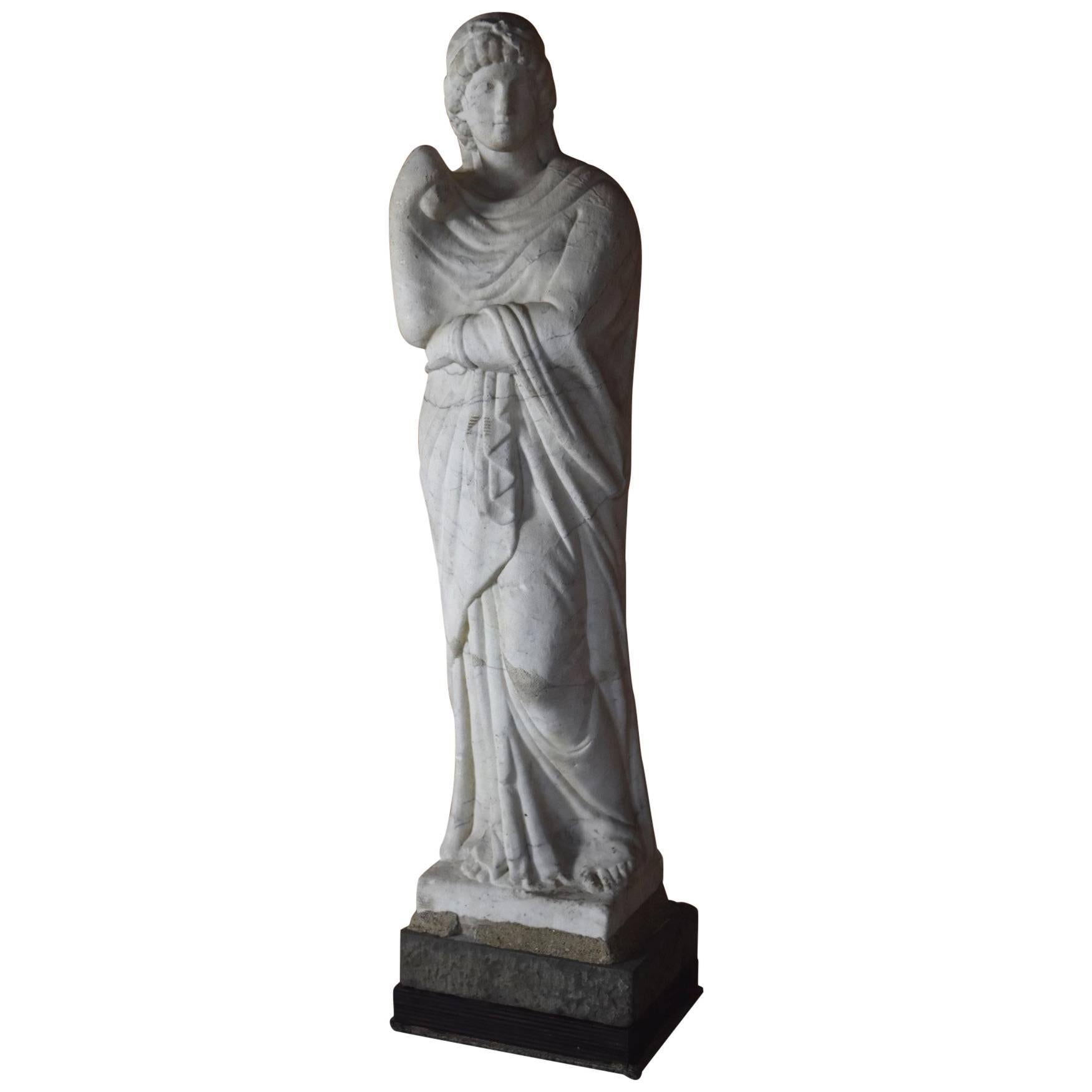 Statue italienne en marbre de Livia ou Pudicité, 19ème siècle d'après l'Antique 