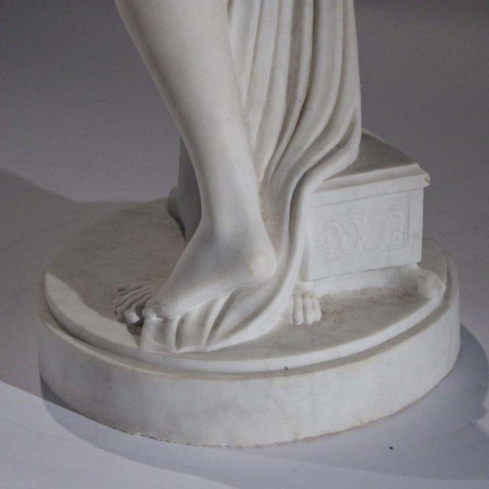 Italian Marble Statue of "Venus after the Bath" after Antonio Canova In Good Condition For Sale In New York, NY