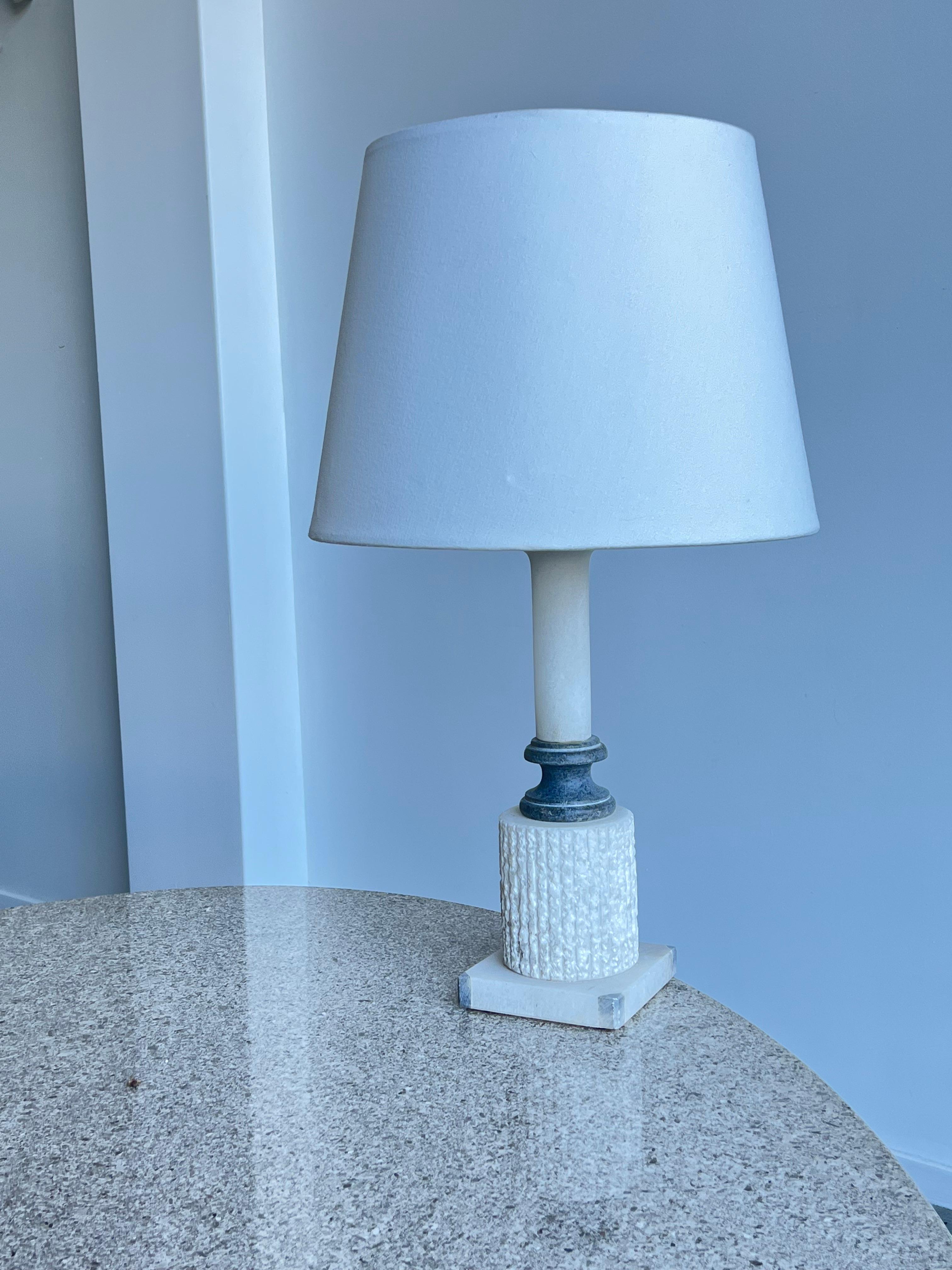 Lampe de table italienne en marbre en vente 4
