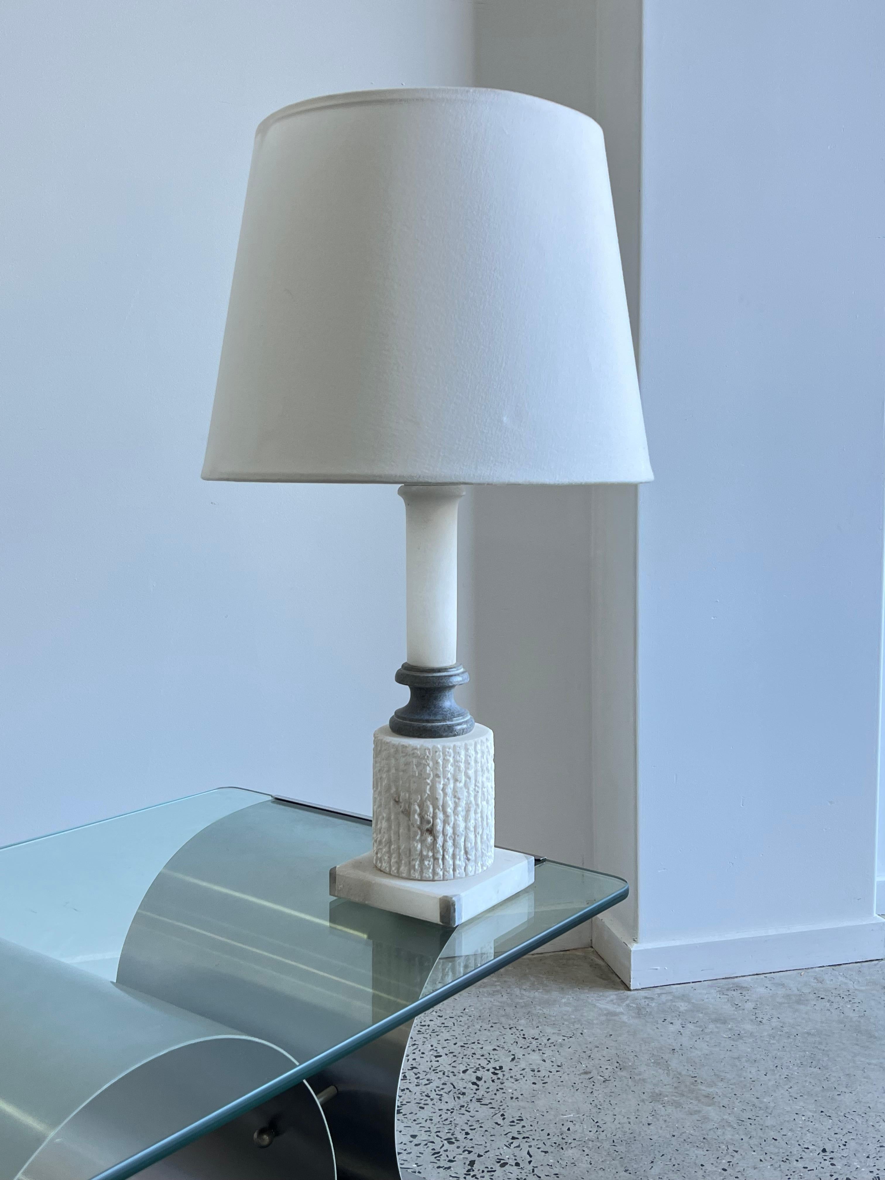 Italienische Marmor-Tischlampe (Moderne der Mitte des Jahrhunderts) im Angebot