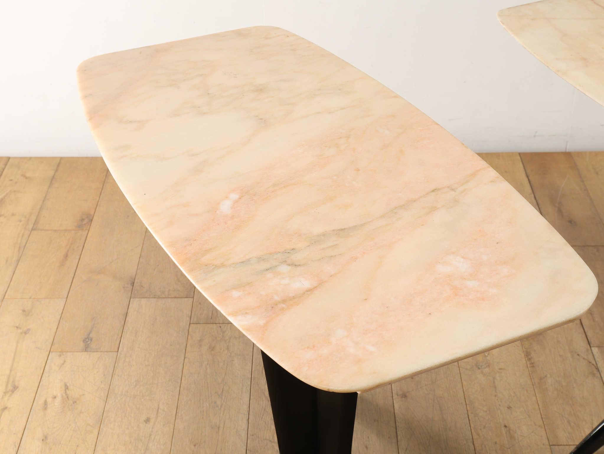 Mid-Century moderno Tavolo occasionale italiano con piano in marmo degli anni '50 in vendita