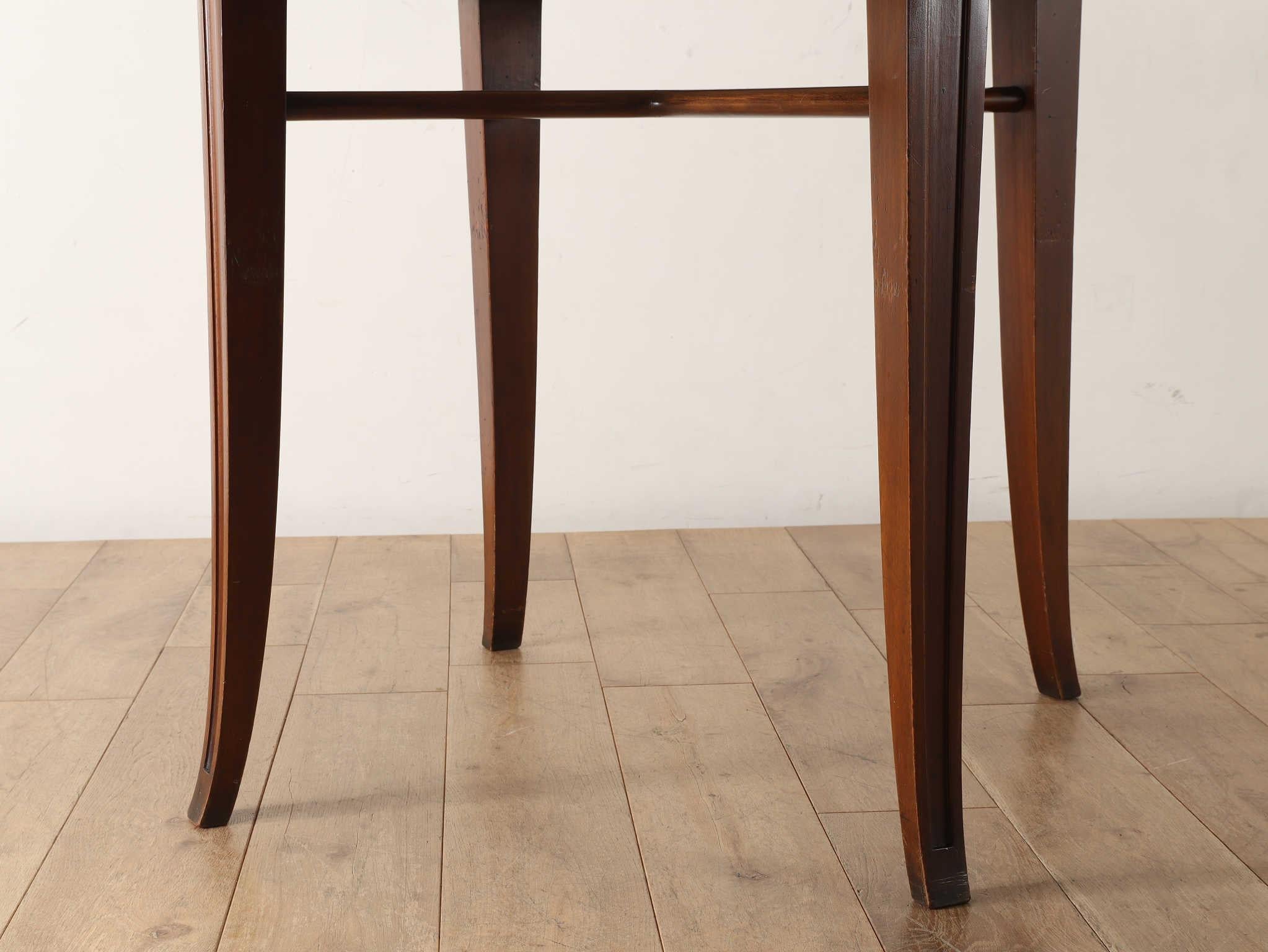 Table ronde italienne des années 1960 en vente 6