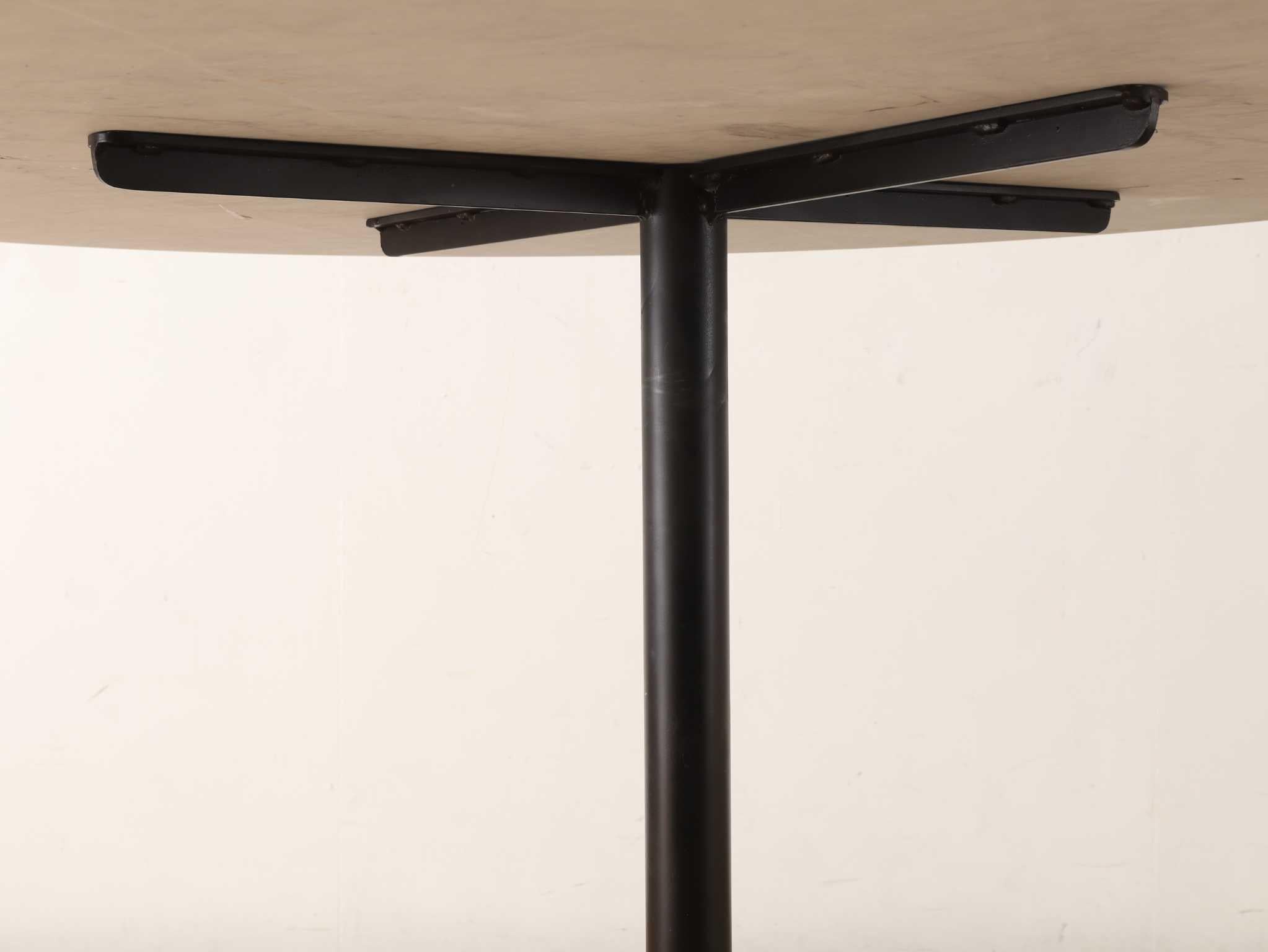 Italian Marble Top Round Table 1970's For Sale 4