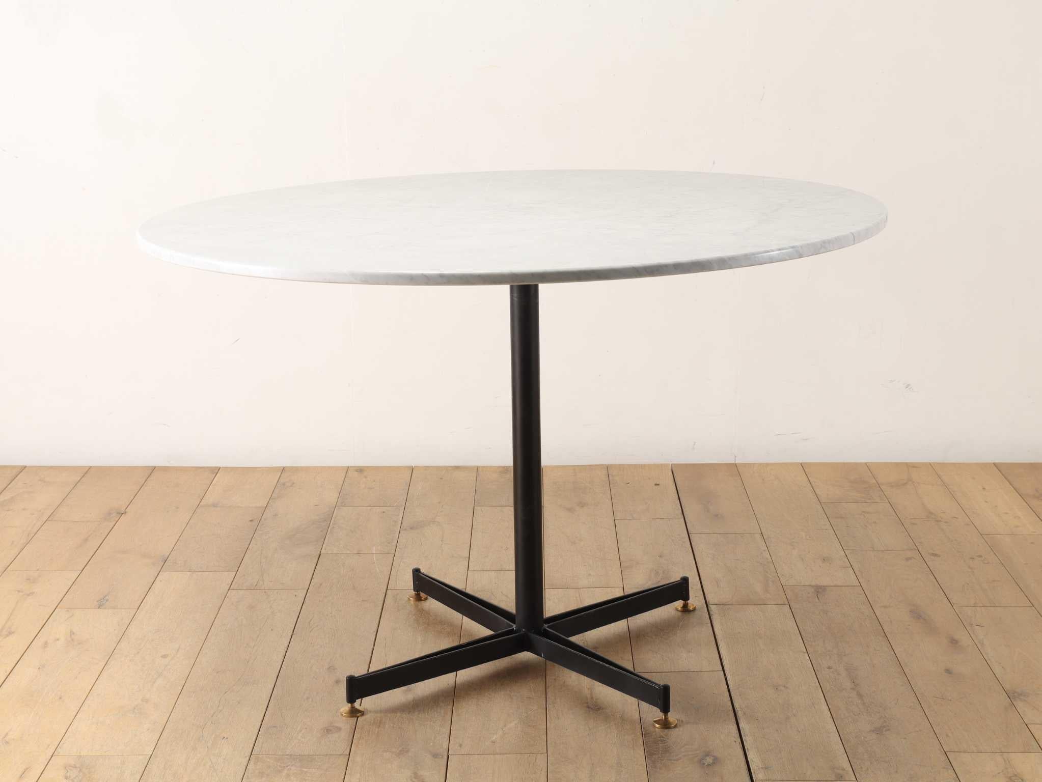 This round table, generously crafted from marble, is a timeless piece that captures both the elegance of Italian design and the unique character that only vintage items can offer. Though simple in form, its refined proportions—such as the thickness