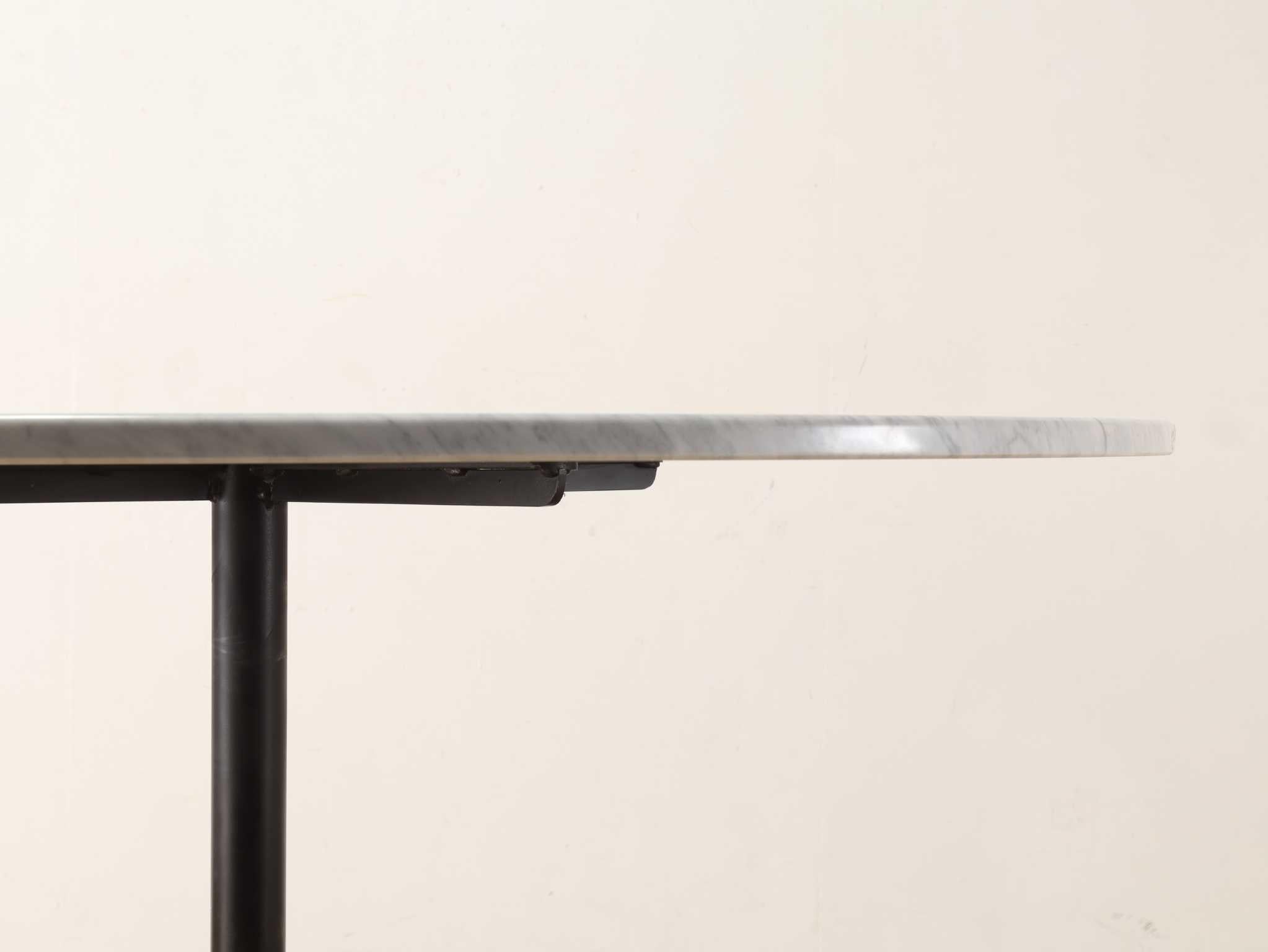 Italian Marble Top Round Table 1970's For Sale 3