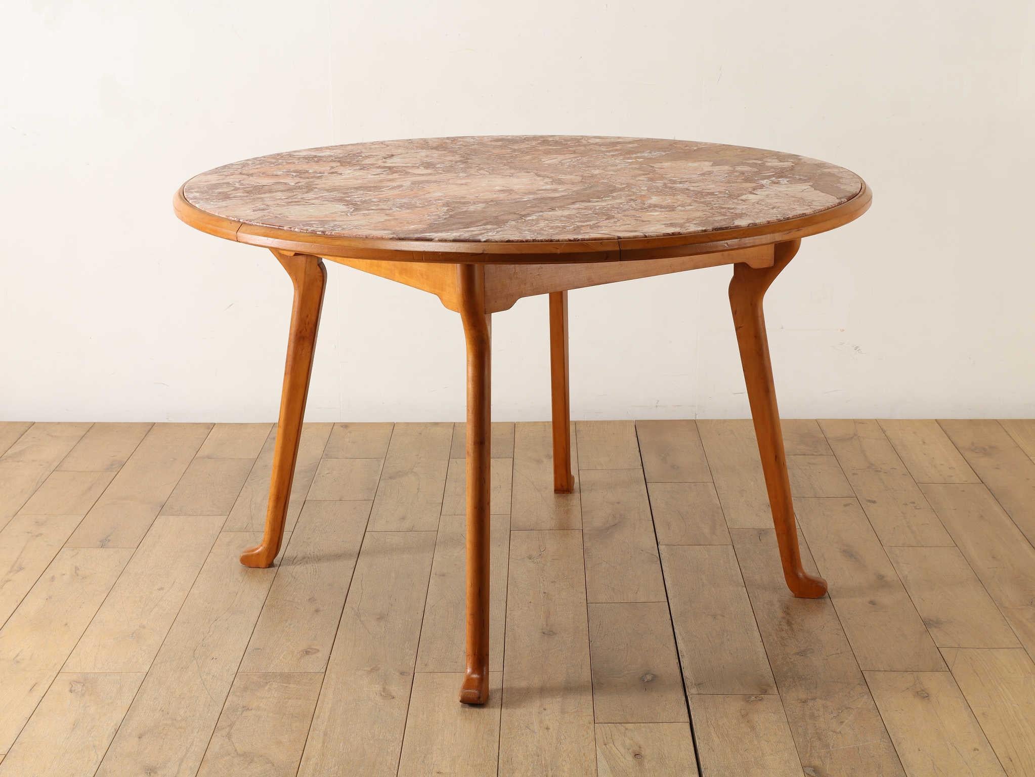 This table boasts a stunning marble tabletop, beautifully crafted with a circular design that captures attention and adds an artistic flair.
The slender legs extend gracefully with elegant curves, creating a soft and inviting silhouette that