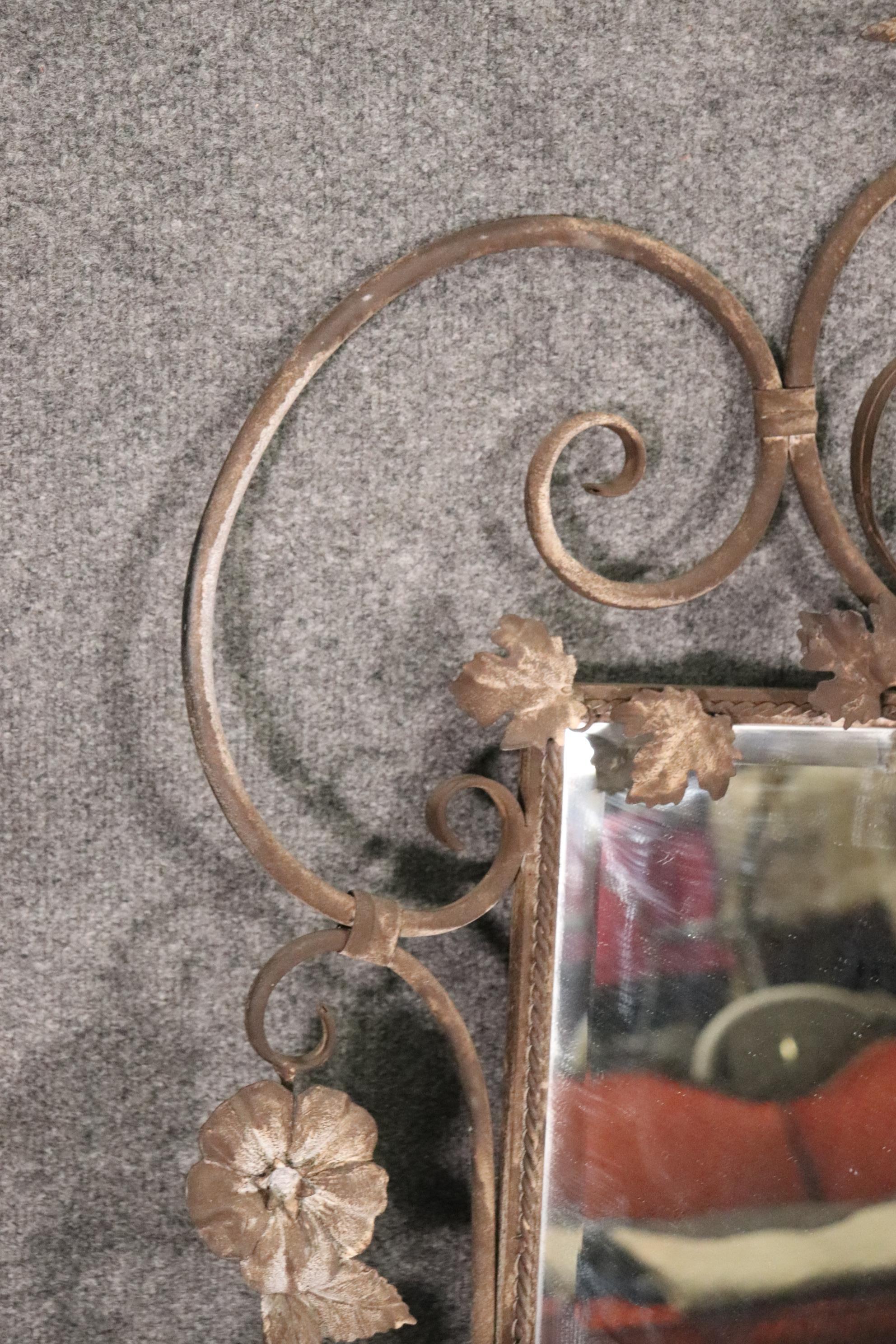 Italienischer Konsolentisch mit Marmorplatte aus Schmiedeeisen und passendem Spiegel, um 1920 im Angebot 14