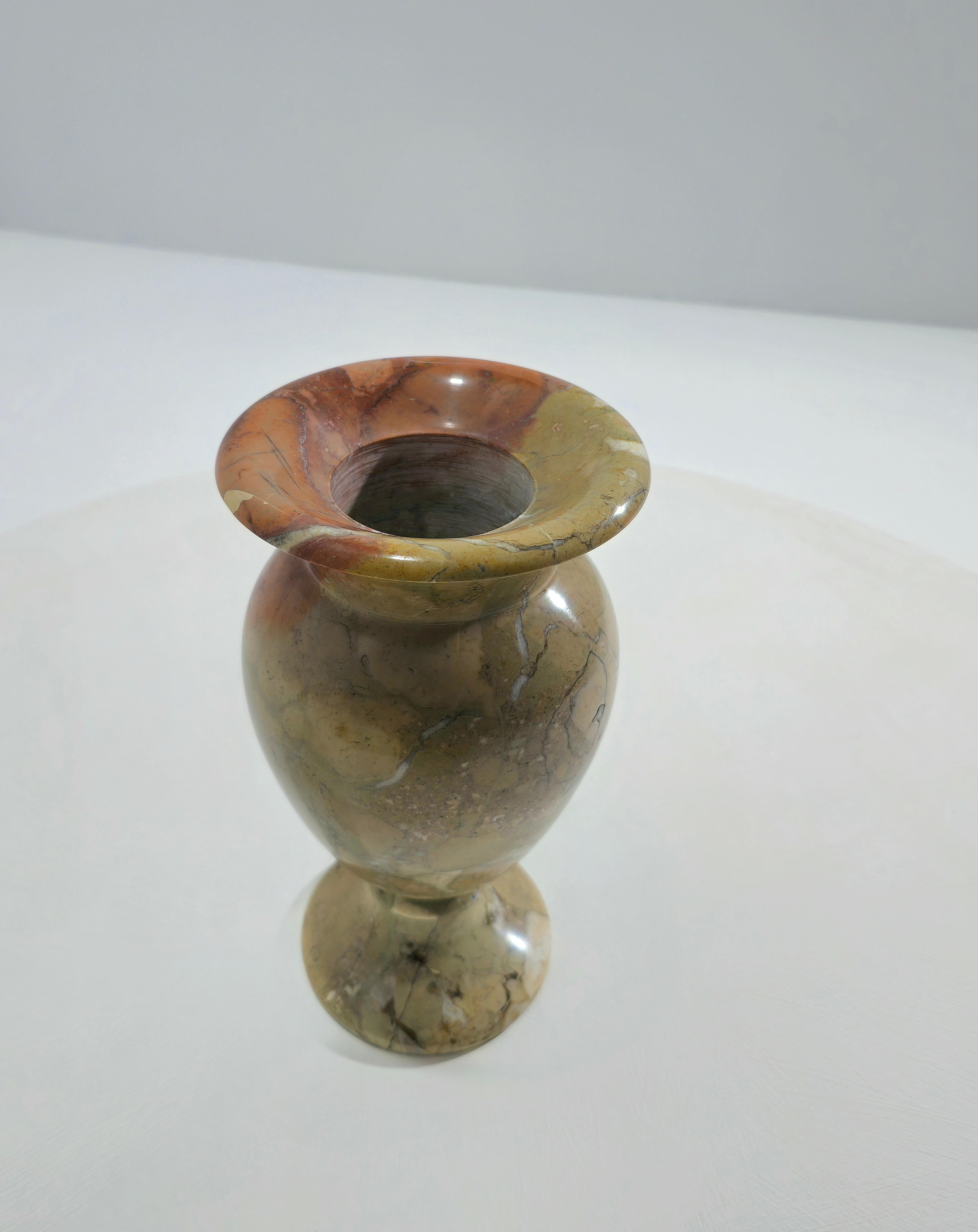 Vaso di marmo italiano Mid-Century Modern In condizioni buone in vendita a Palermo, IT