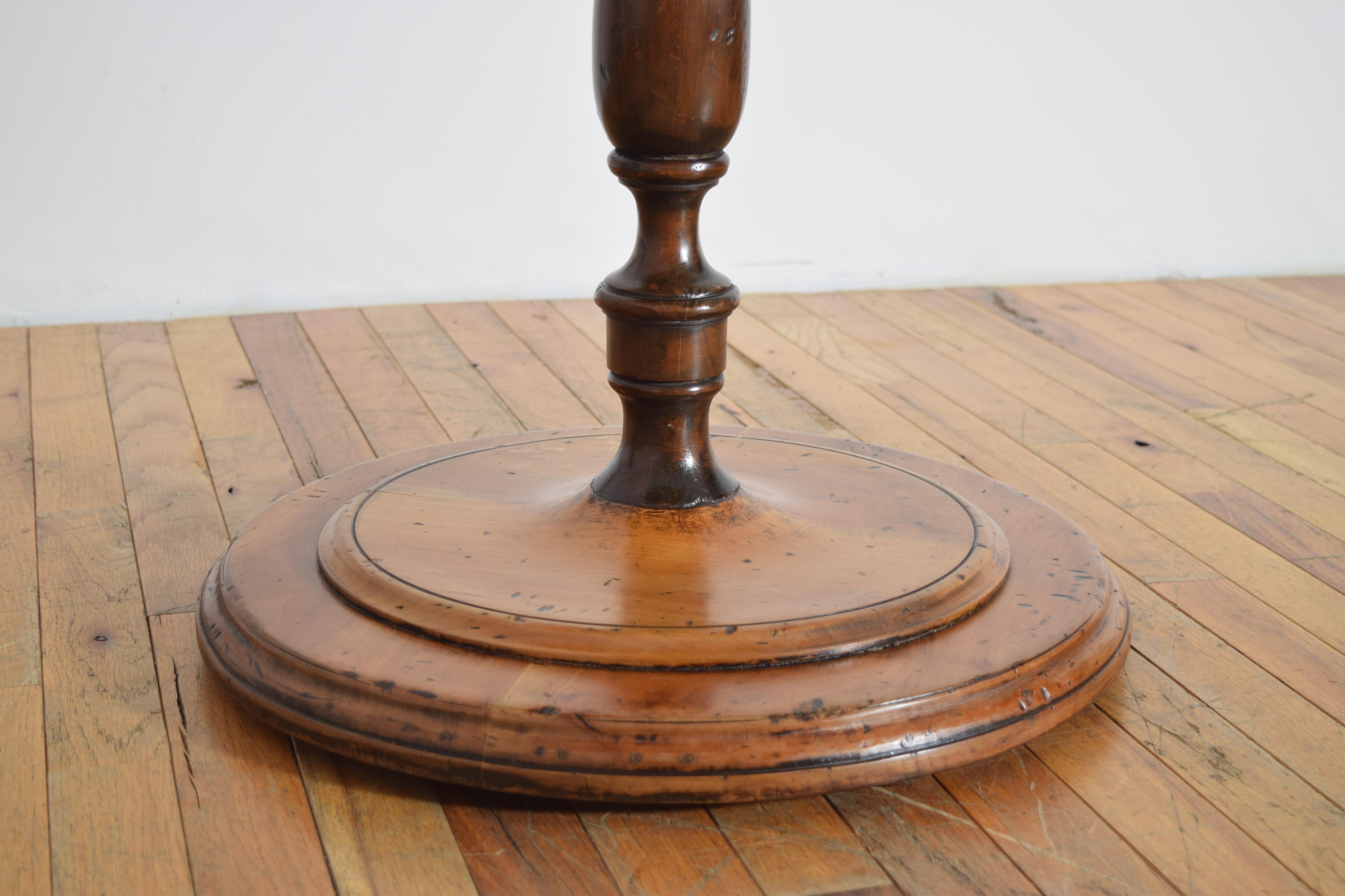 Italian, Marche', LXIV Period Walnut Center Table, early 18th century For Sale 1