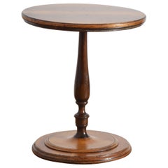 Italian, Marche', LXIV Period Walnut Center Table, early 18th century