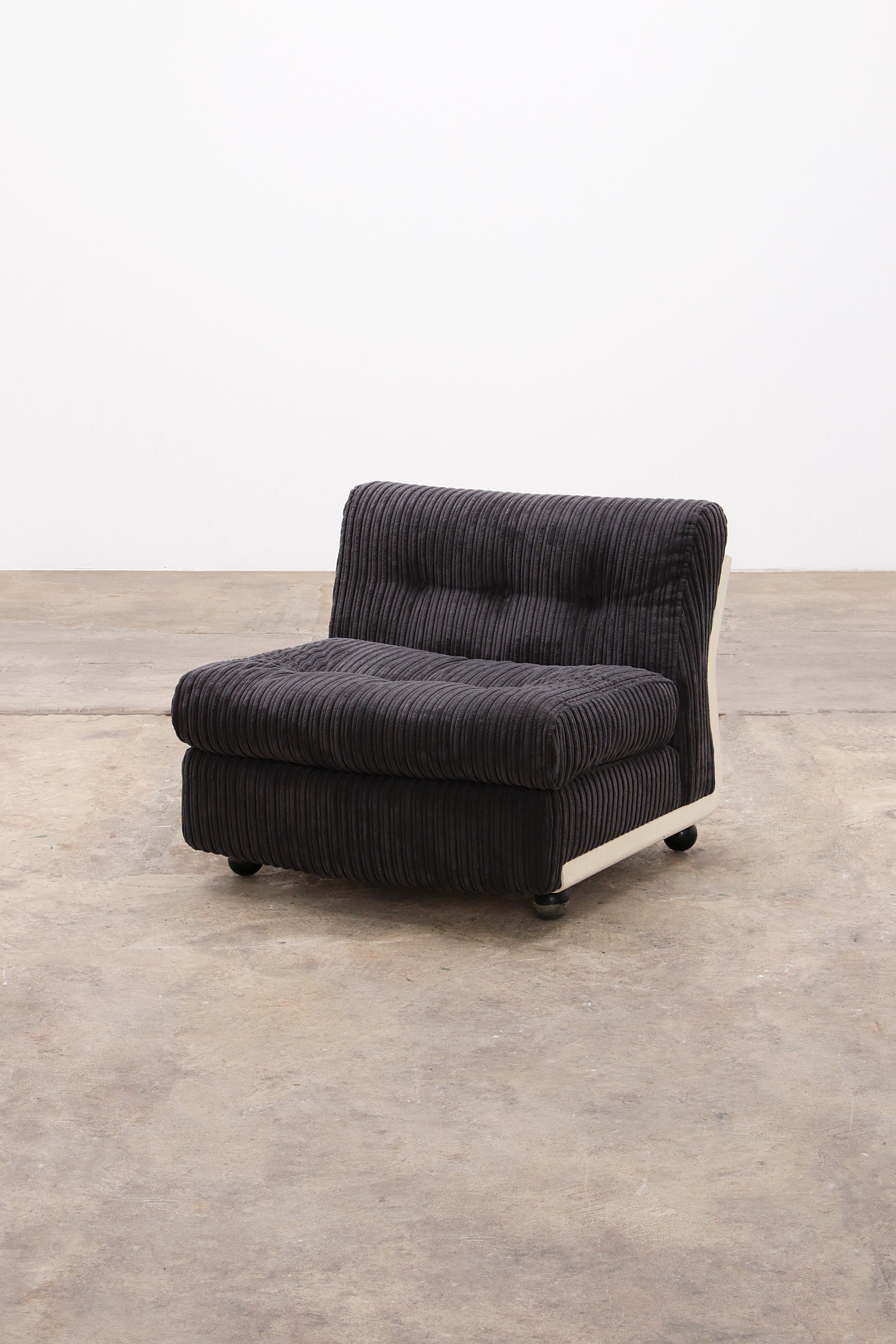 Italian Mario Bellini Amanta armchair ribbed fabric anthracite, 1960s


Discover the timeless charm of the Mario Bellini Amanta armchair, an iconic model from the 60s, specially designed for C&B Italy. This armchair effortlessly combines historic