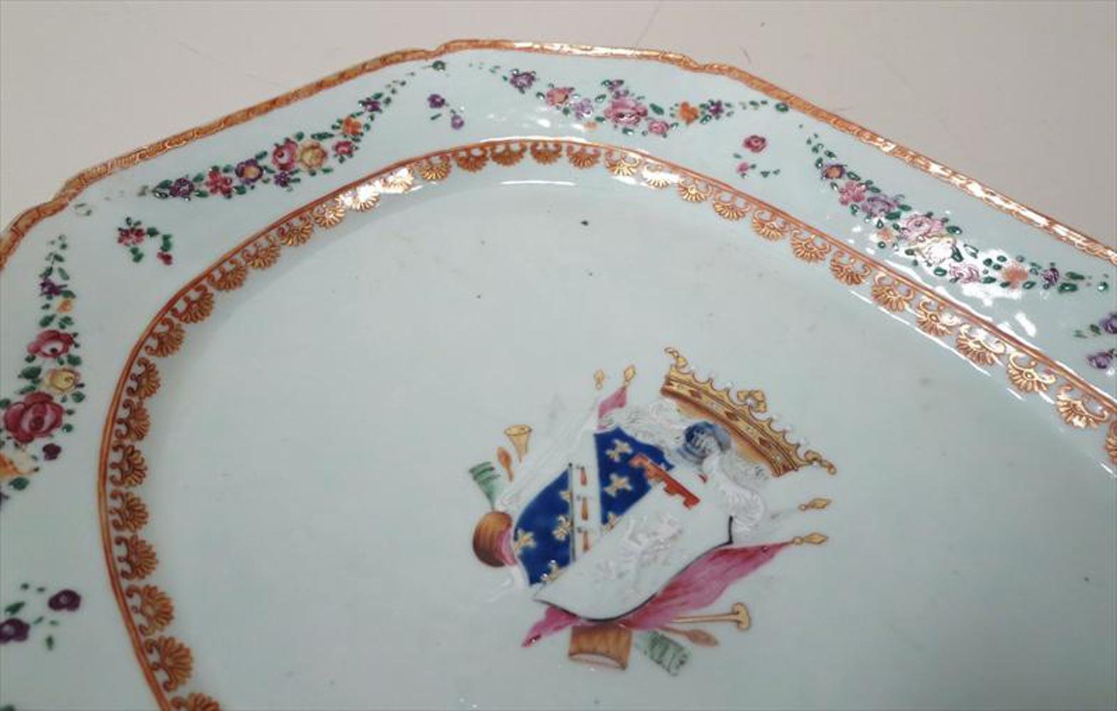 XVIIIe siècle Exportation chinoise du marché italien  Porcelaine armoriée pour les Marchesi di Sorbello en vente
