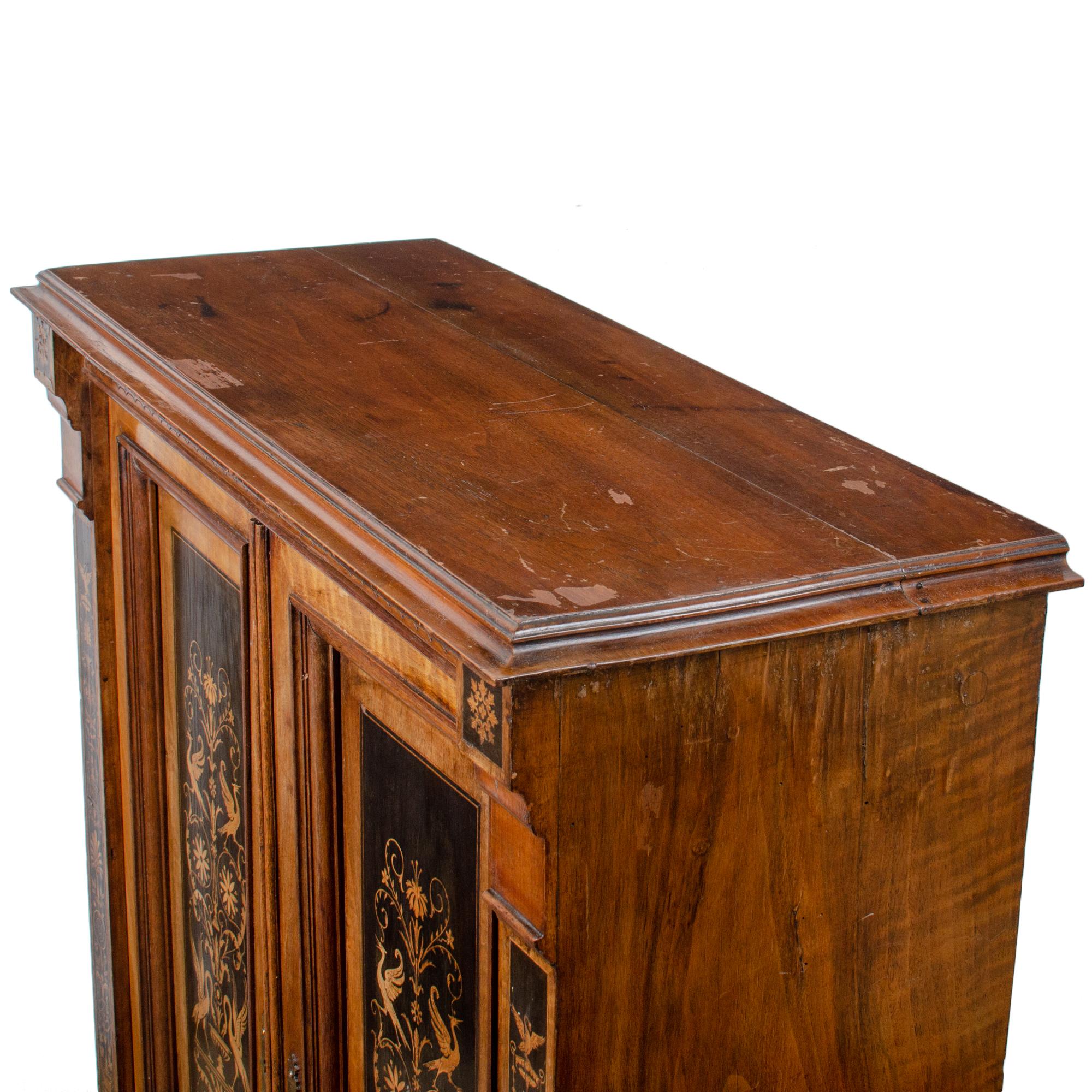 Cabinet Amor et Psyché en marqueterie italienne en vente 8